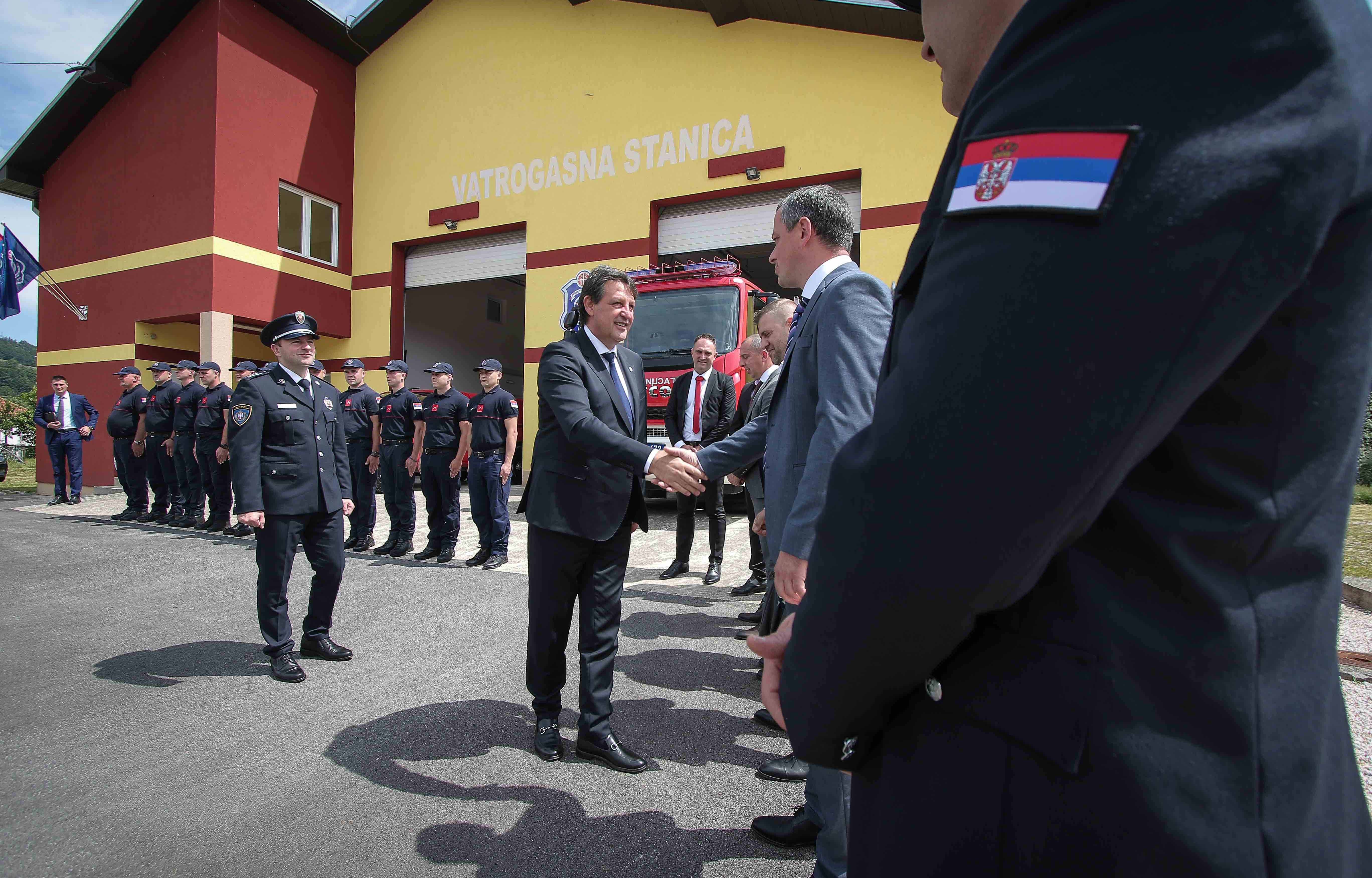 Ministar unutrašnjih poslova Bratislav Gašić otvorio u Brodarevu novoizgrađeni objekat Vatrogasno-spasilačkog odelјenja