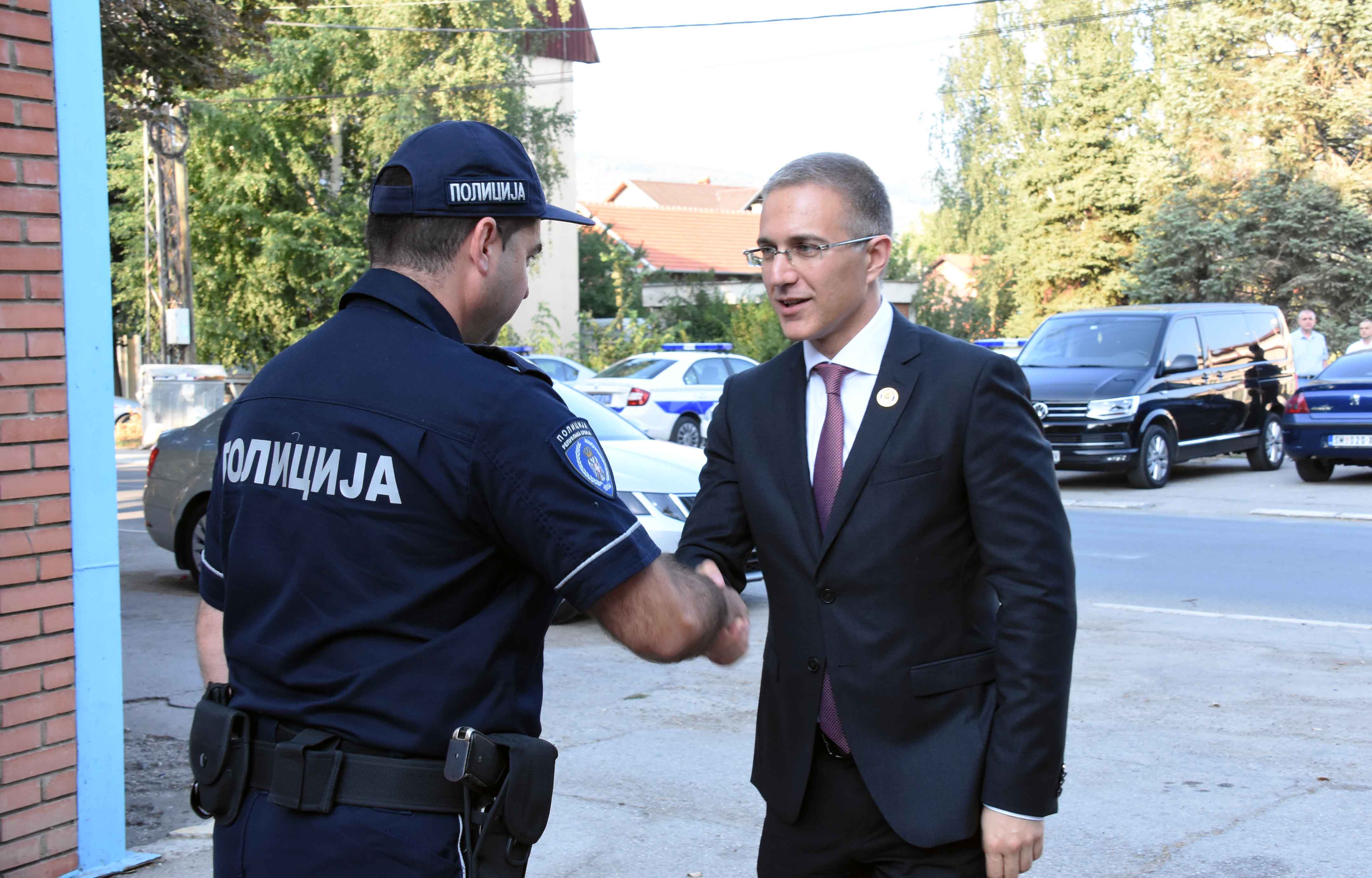 Ministar Stefanović razgovarao sa policijskim službenicima iz Merošine, Dolјevca i Gadžinog Hana