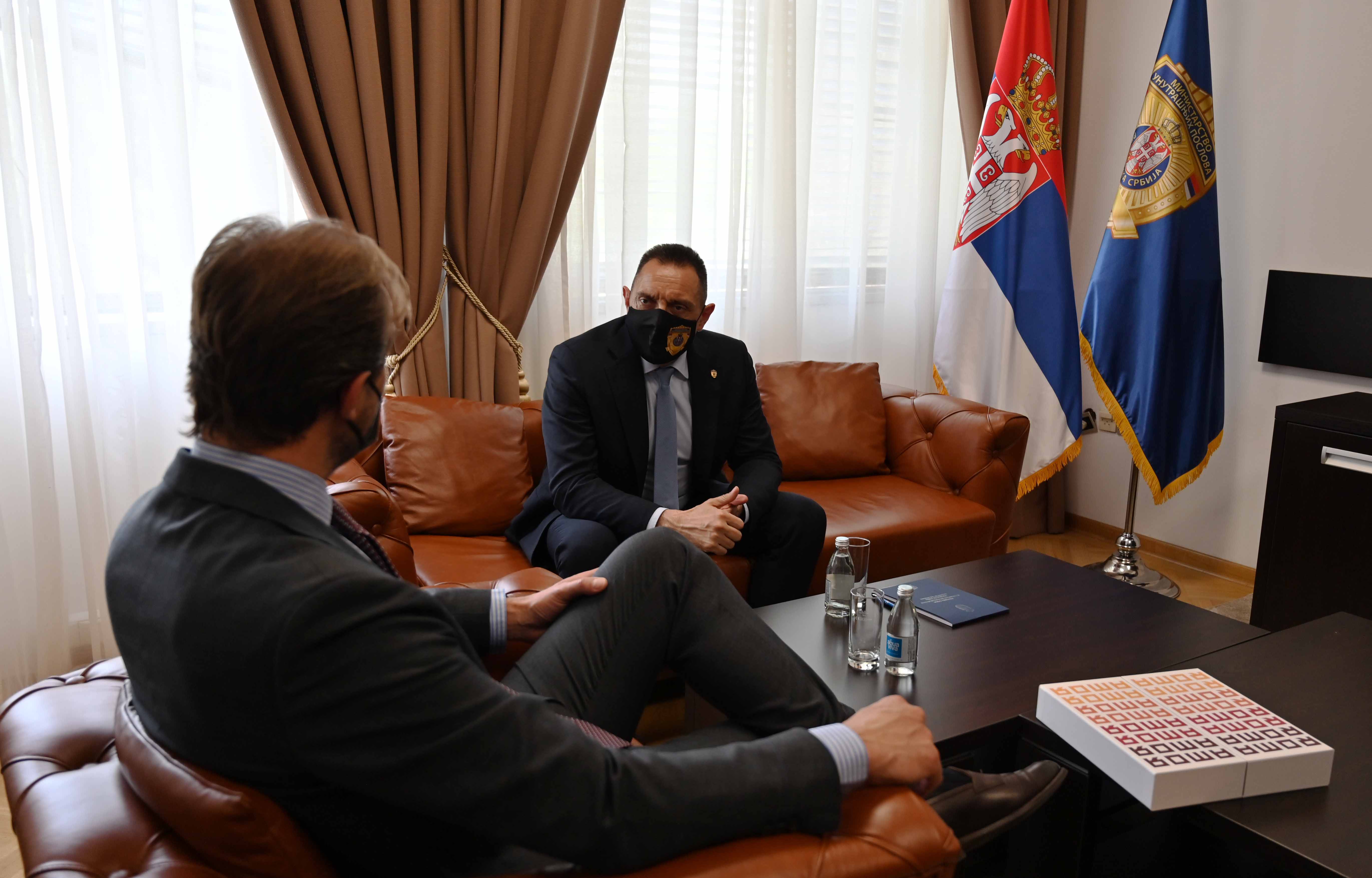 Generalni direktor FK  „Roma“ Kalvo na sastanku sa ministrom Vulinom zahvalio se Aleksandru Vučiću  što mu je omogućeno da se vakciniše