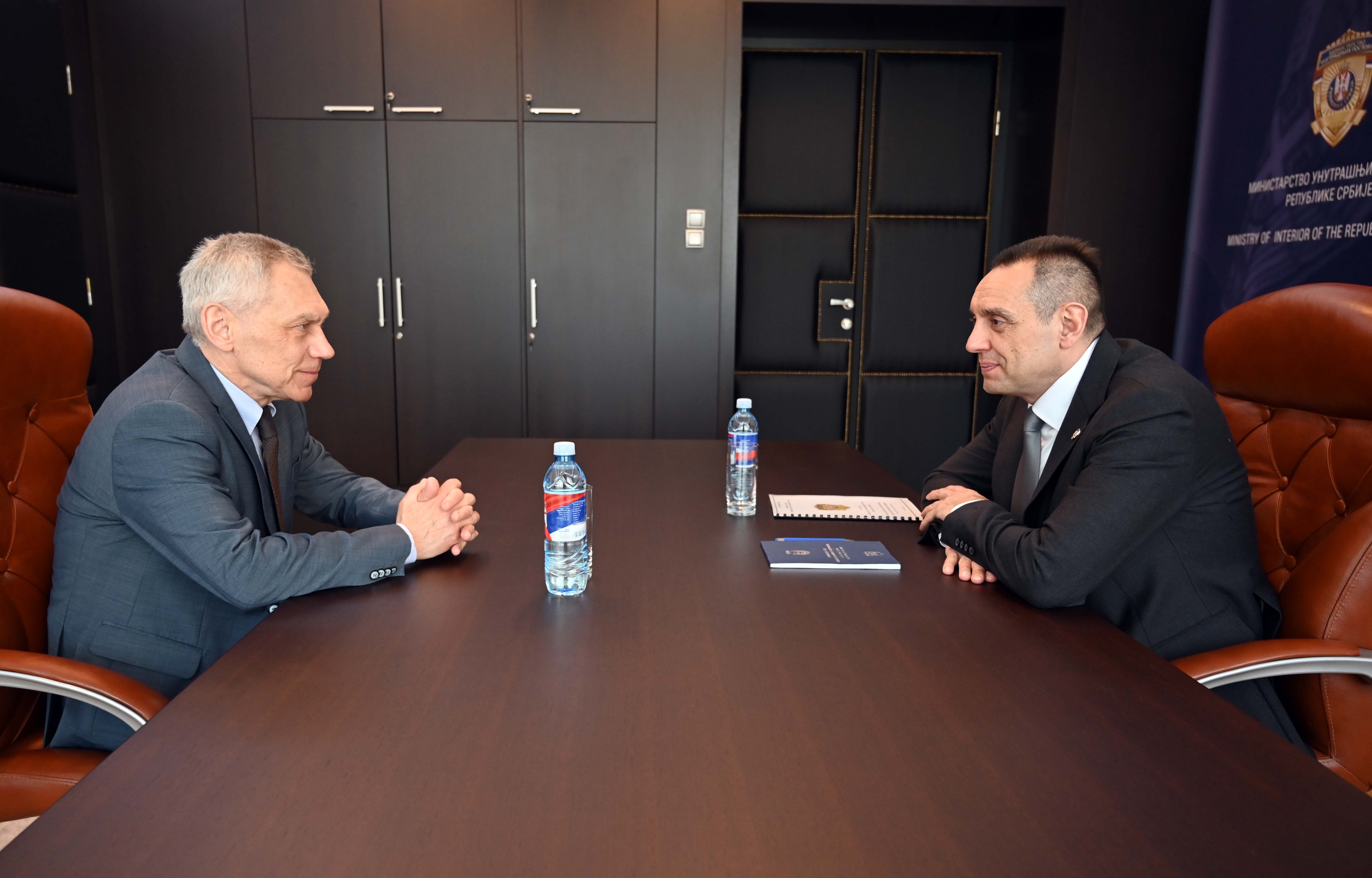Министар Александар Вулин састао се данас са  амбасадором Руске Федерације у Београду Александром Боцан-Харченком