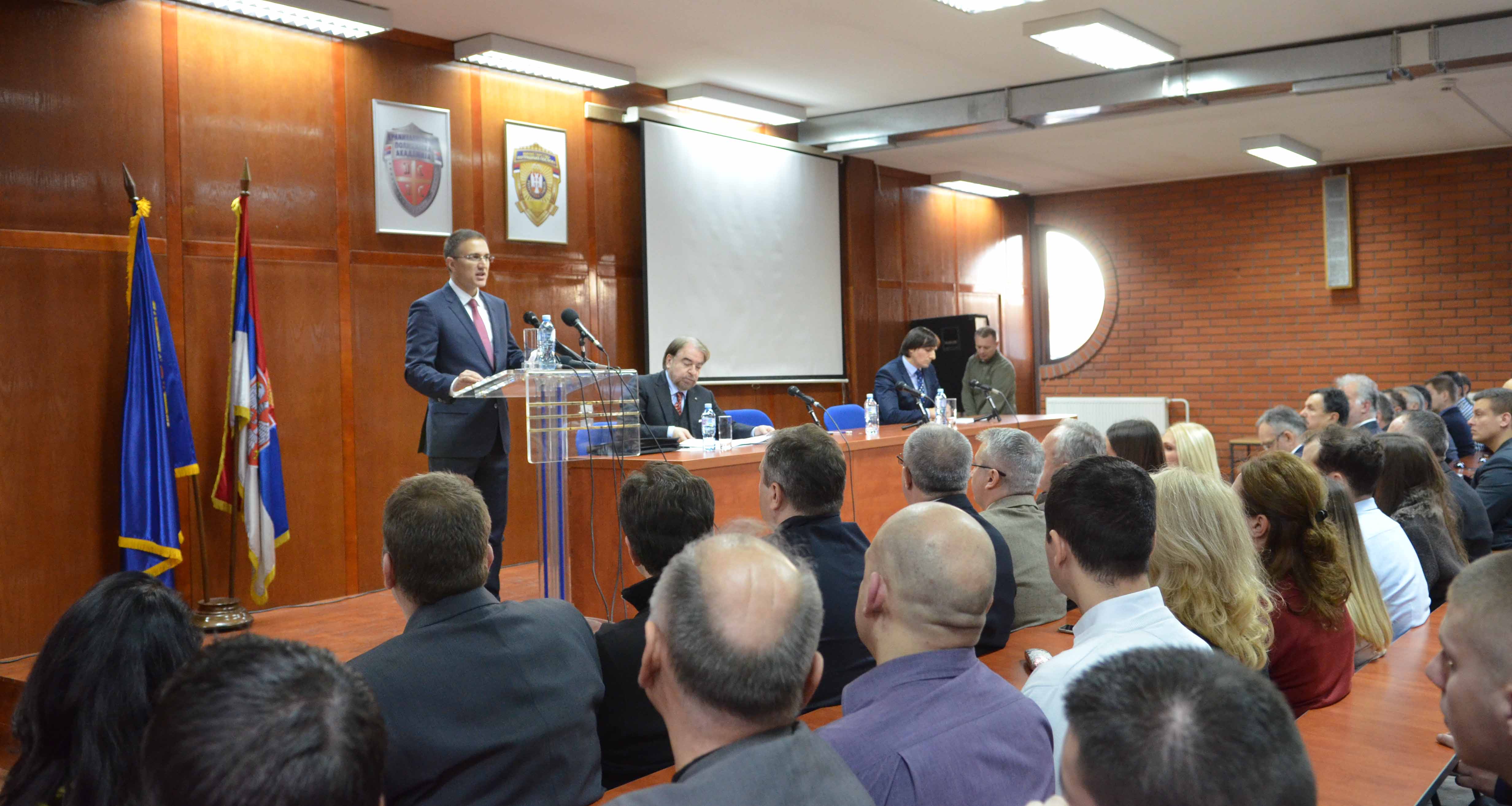 Stefanović:  Poverenje građana u policiju suština reformi koje sprovodi Ministarstvo unutrašnjih poslova   