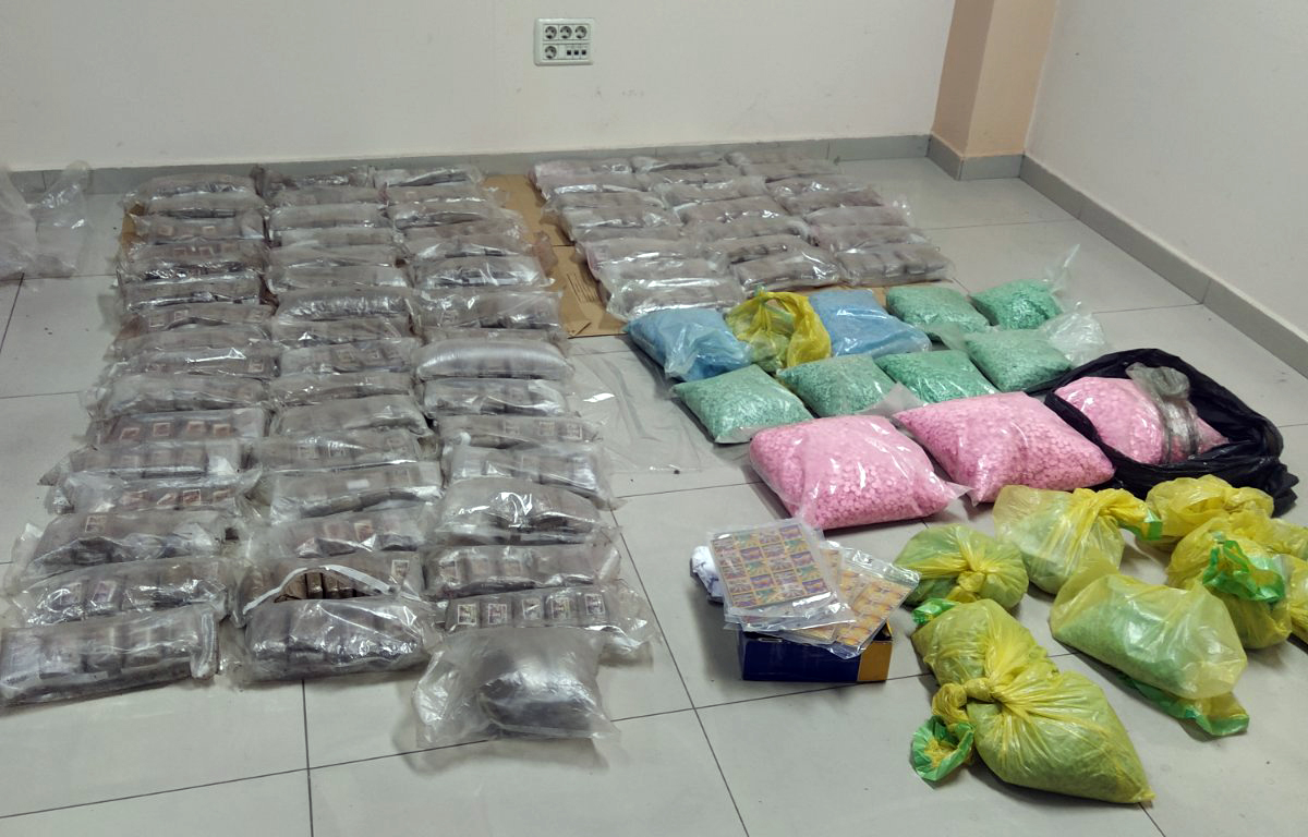 Policija je pronašla i zaplenila oko 71 kilogram hašiša, oko 40 kilograma ekstazija i oko 50.000 komada LSD u obliku sličica