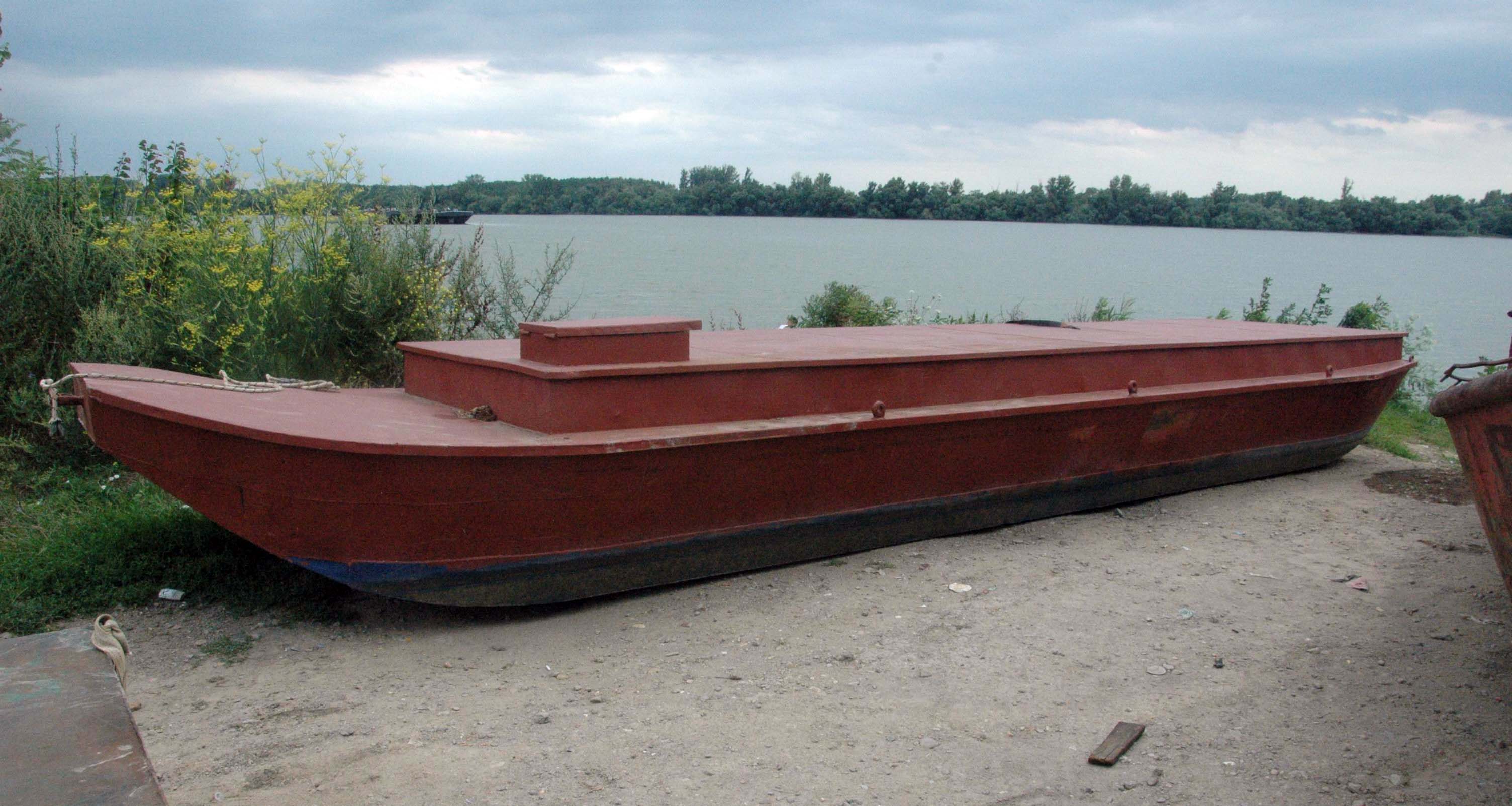 U priobalju Dunava zaplenjeno šest neregistrovanih specijalnih čamaca-tankera