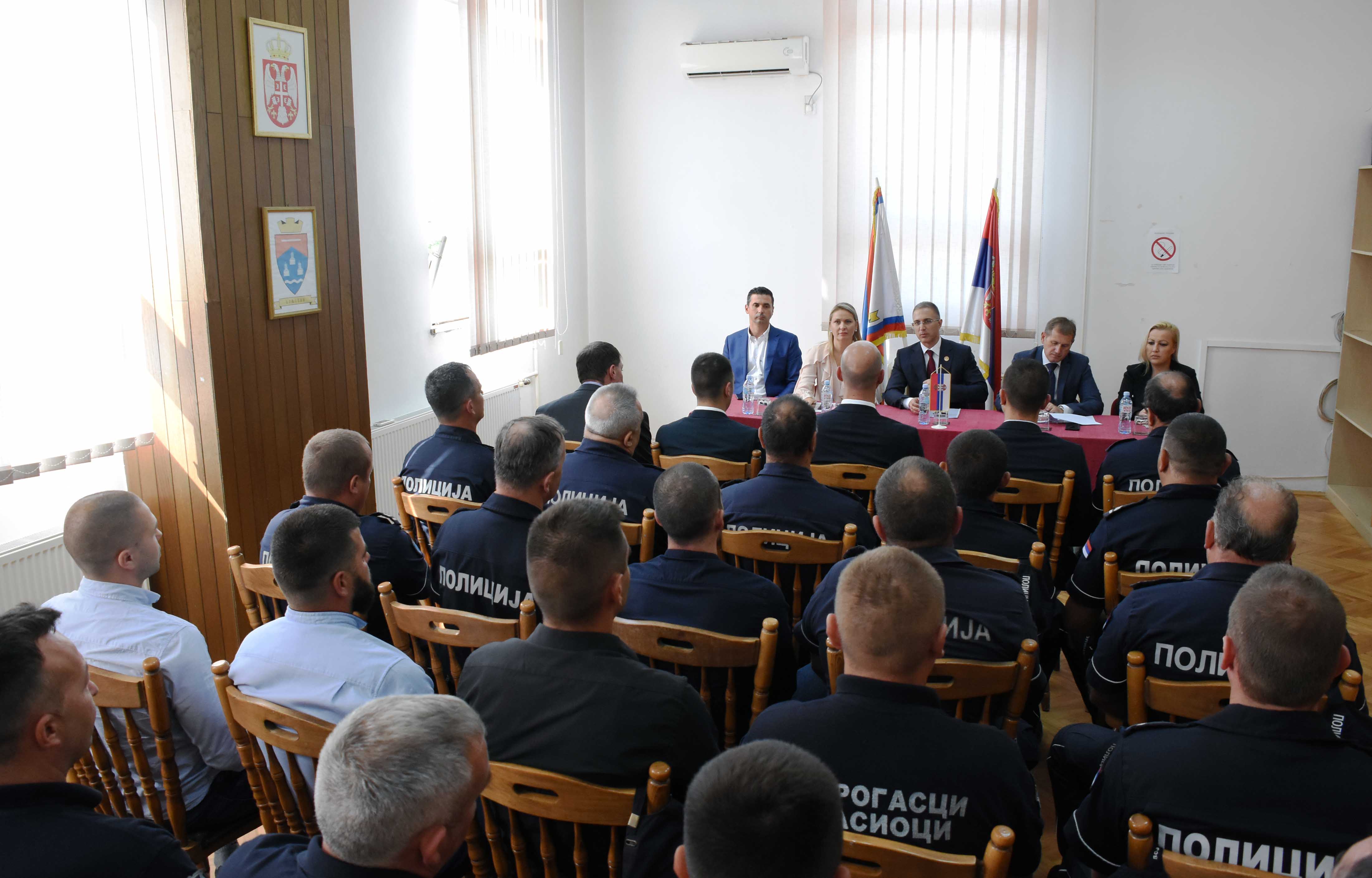 Stefanović: Ministarstvo će nastaviti dalјu modernizaciju policije, kroz nabavku nove opreme, vozila i uniformi