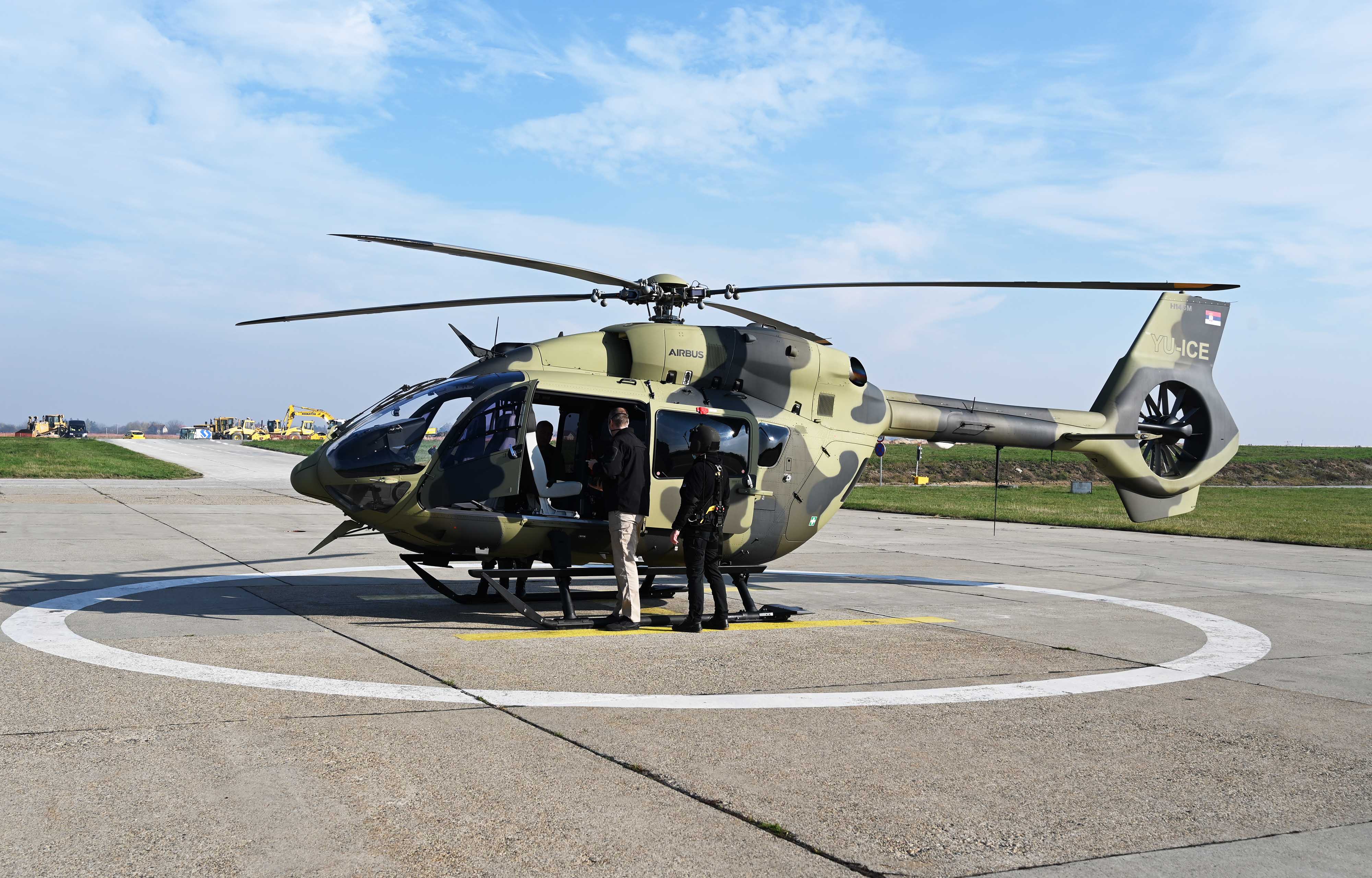 Ministar unutrašnjih poslova Republike Srbije Aleksandar Vulin obišao  pripadnike Helikopterske jedinice MUP-a
