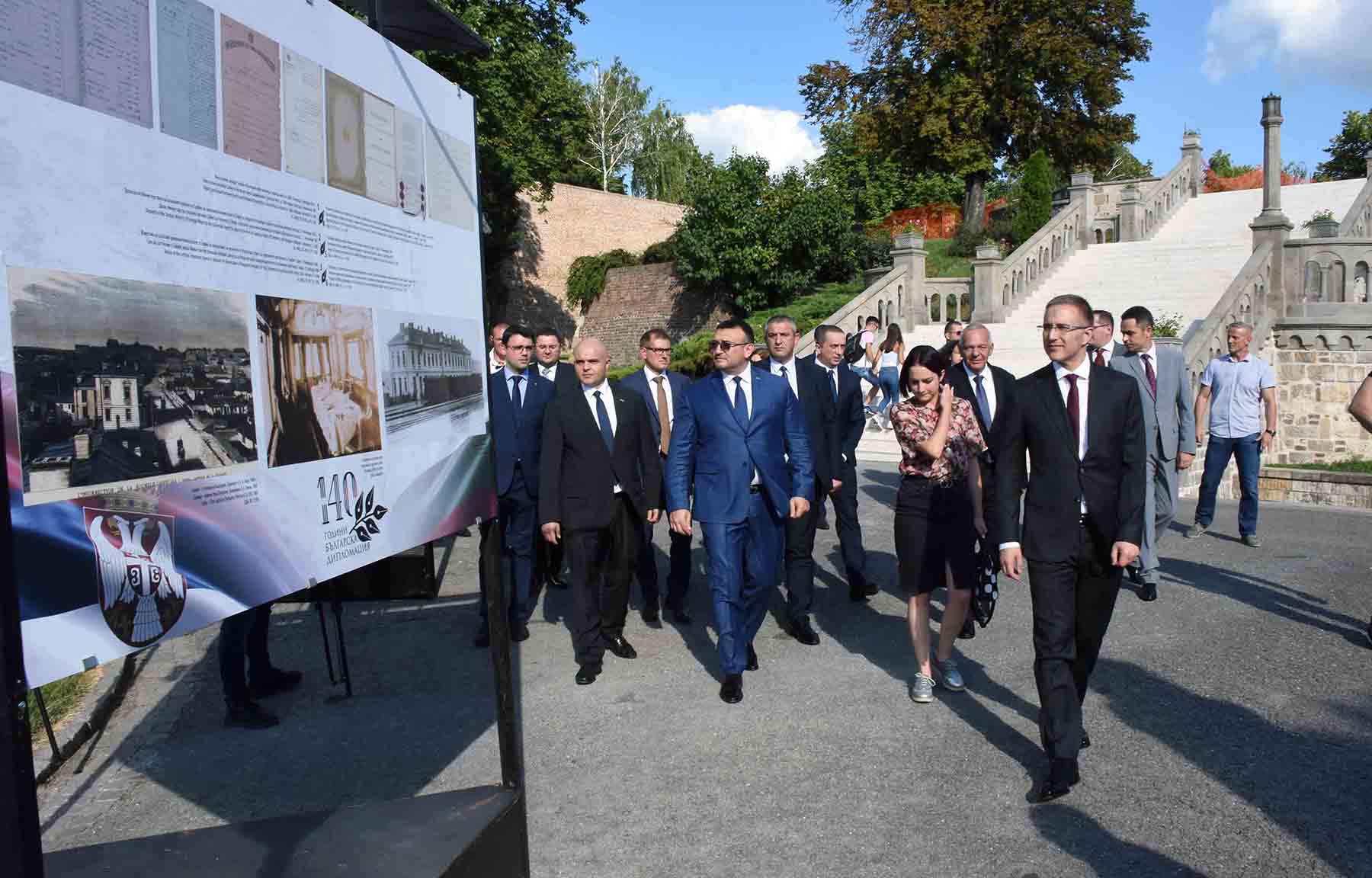 Stefanović i Marinov prisustvovali otvaranju izložbe „140 godina diplomatskih odnosa Srbije i Bugarske“