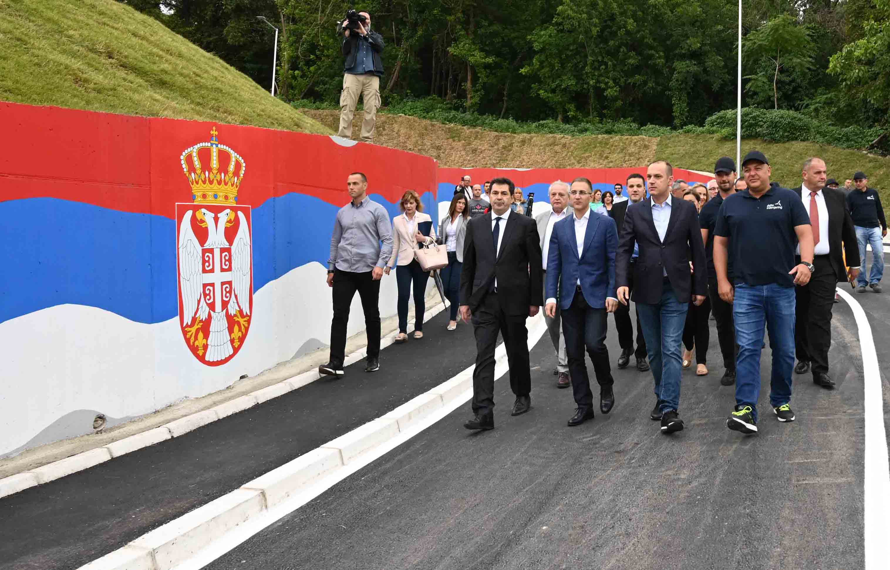 Stefanović obišao novoizgrađenu saobraćajnicu kod Kliničkog centra