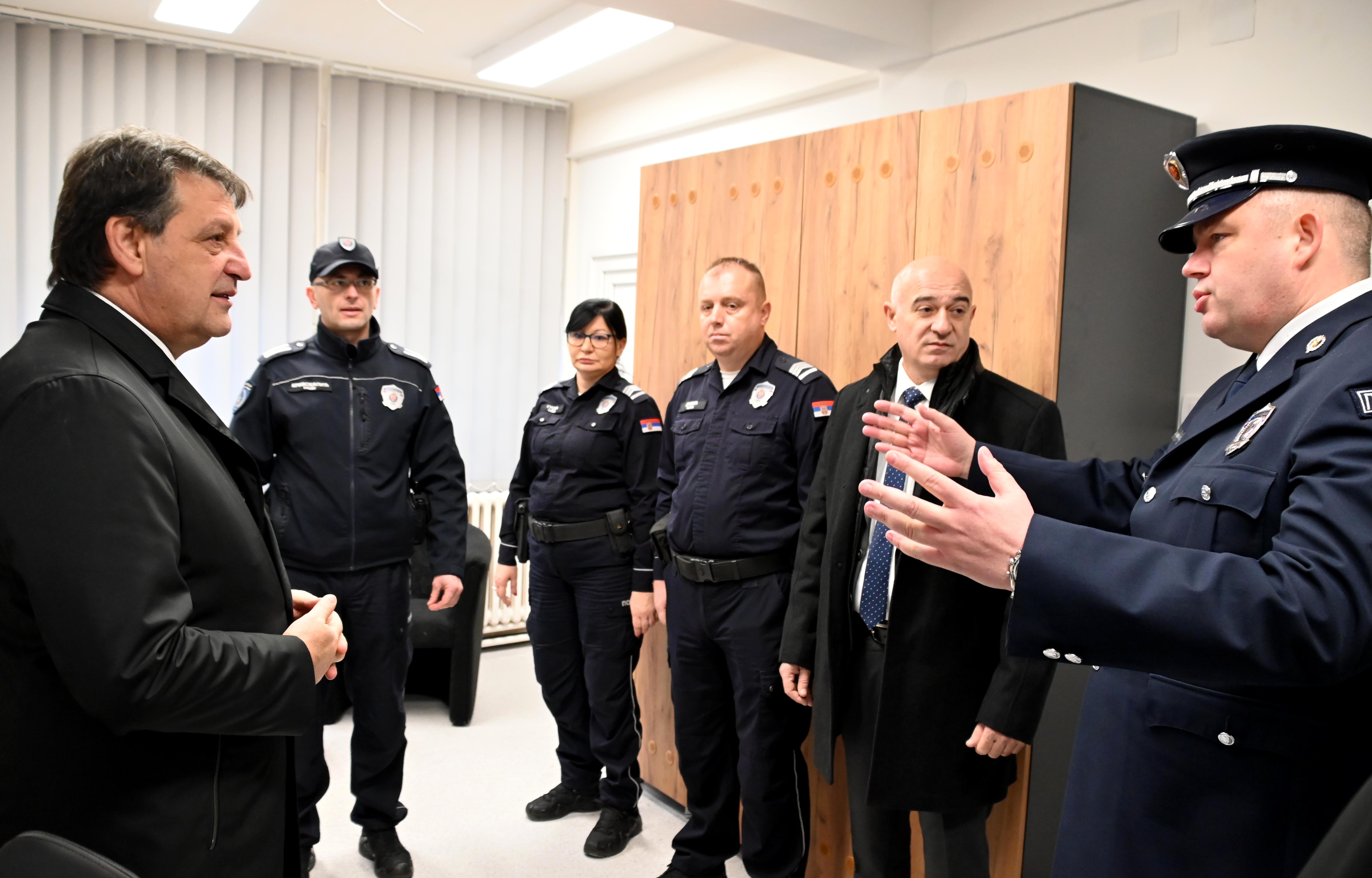 Министар унутрашњих послова Братислав Гашић обишао комплетно реновиран објекат Полицијске испоставе у Суботици