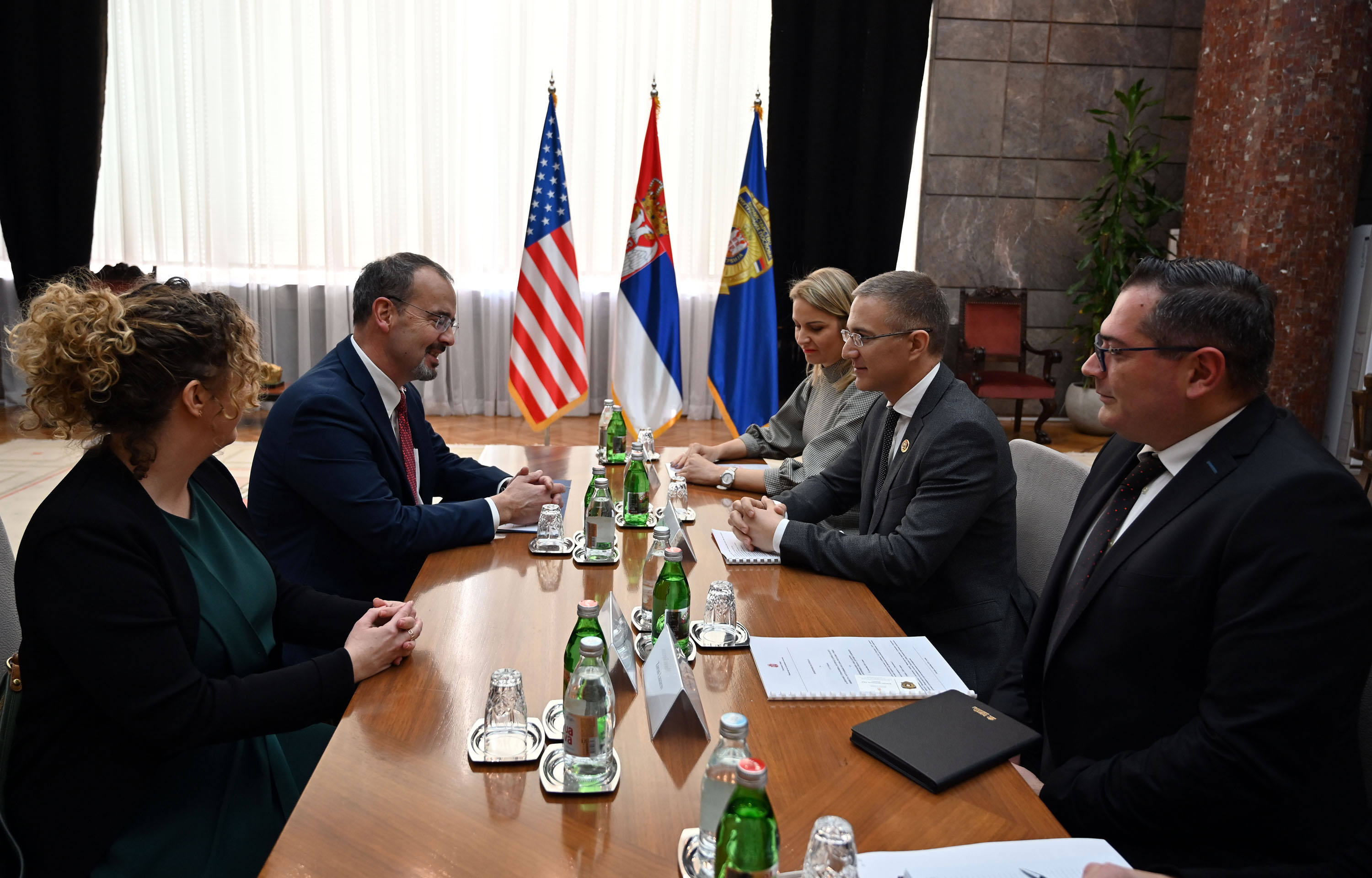 Стефановић и Годфри изразили задовољство сарадњом Министарства унутрашњих послова и америчких агенција за спровођење закона