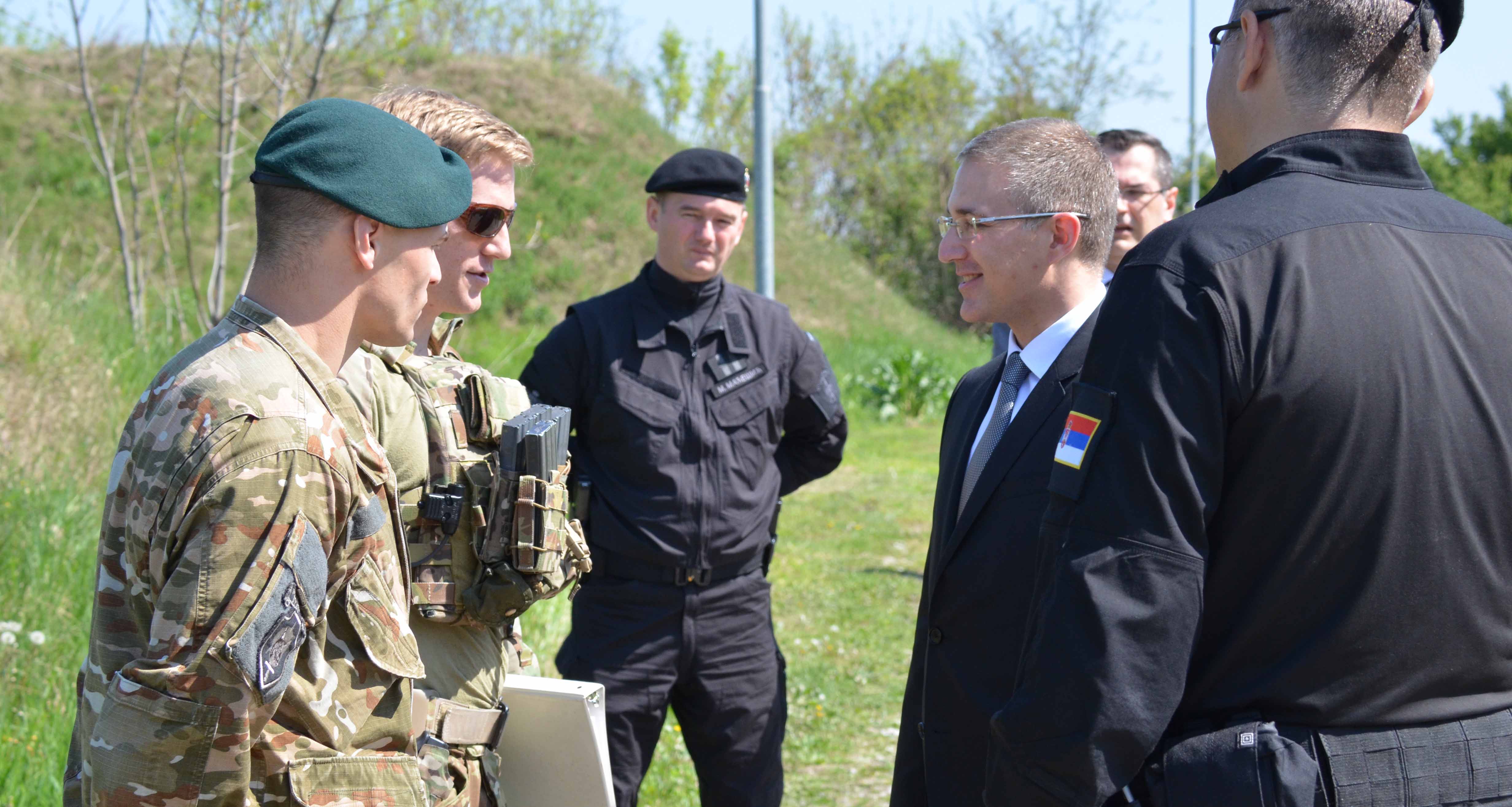 Stefanović i Mekejn prisustvovali zajedničkoj vežbi SAJ-a, SOCOM-a i Specijalnih enota 