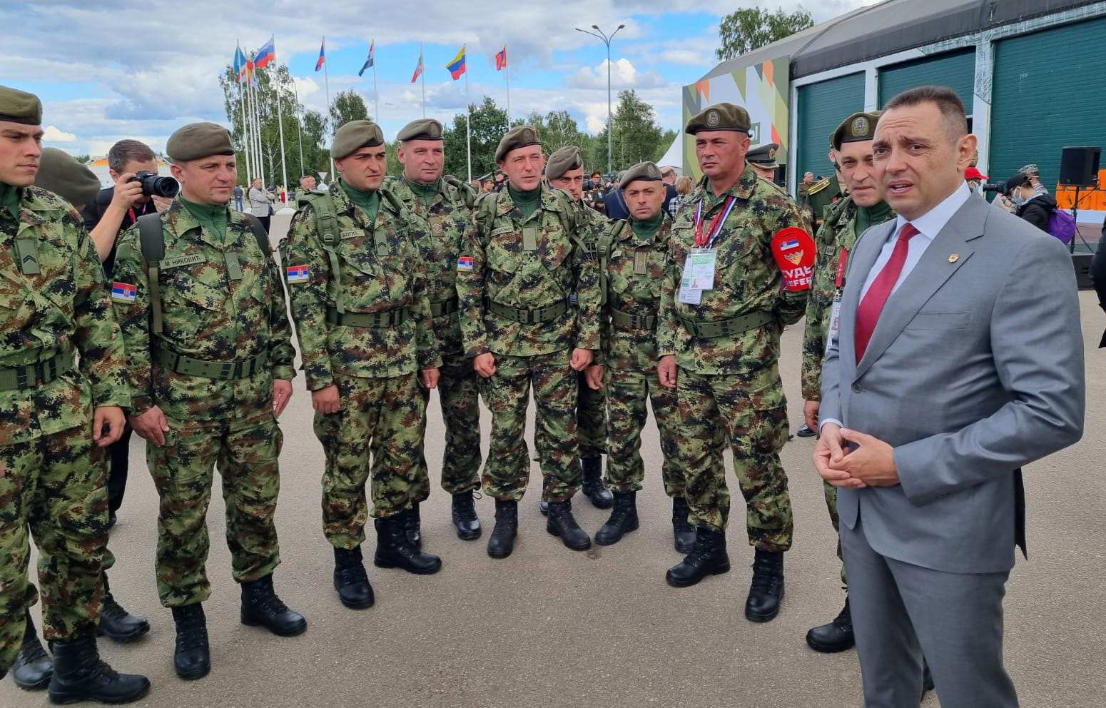 Ministar Vulin obišao pripadnike Vojske Srbije učesnike „Tenkovskog biatlona“