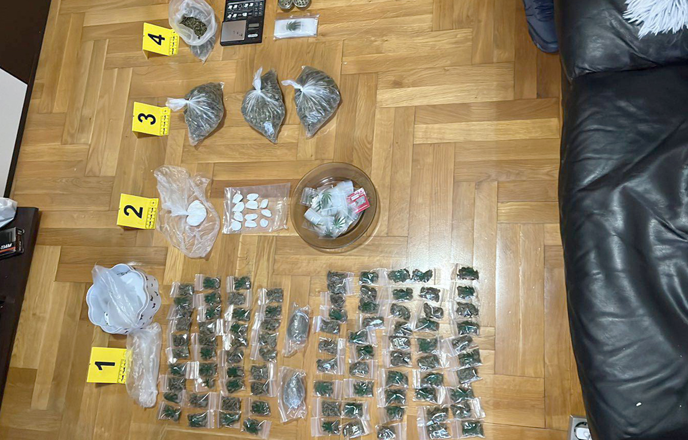 Policija pronašla narkotike u stanu i uhapsila osumnjičenu