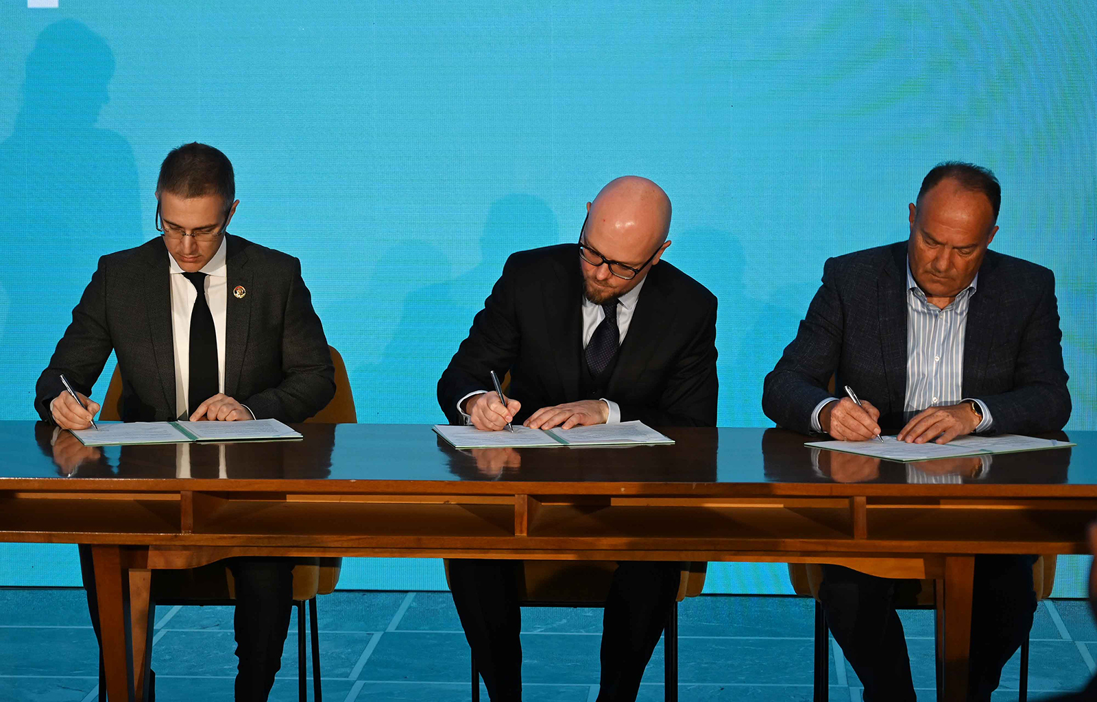 Stefanović, Šarčević i Tjurdenjev potpisali Memorandum o saradnji u okviru programa „Zajednici zajedno 2020“