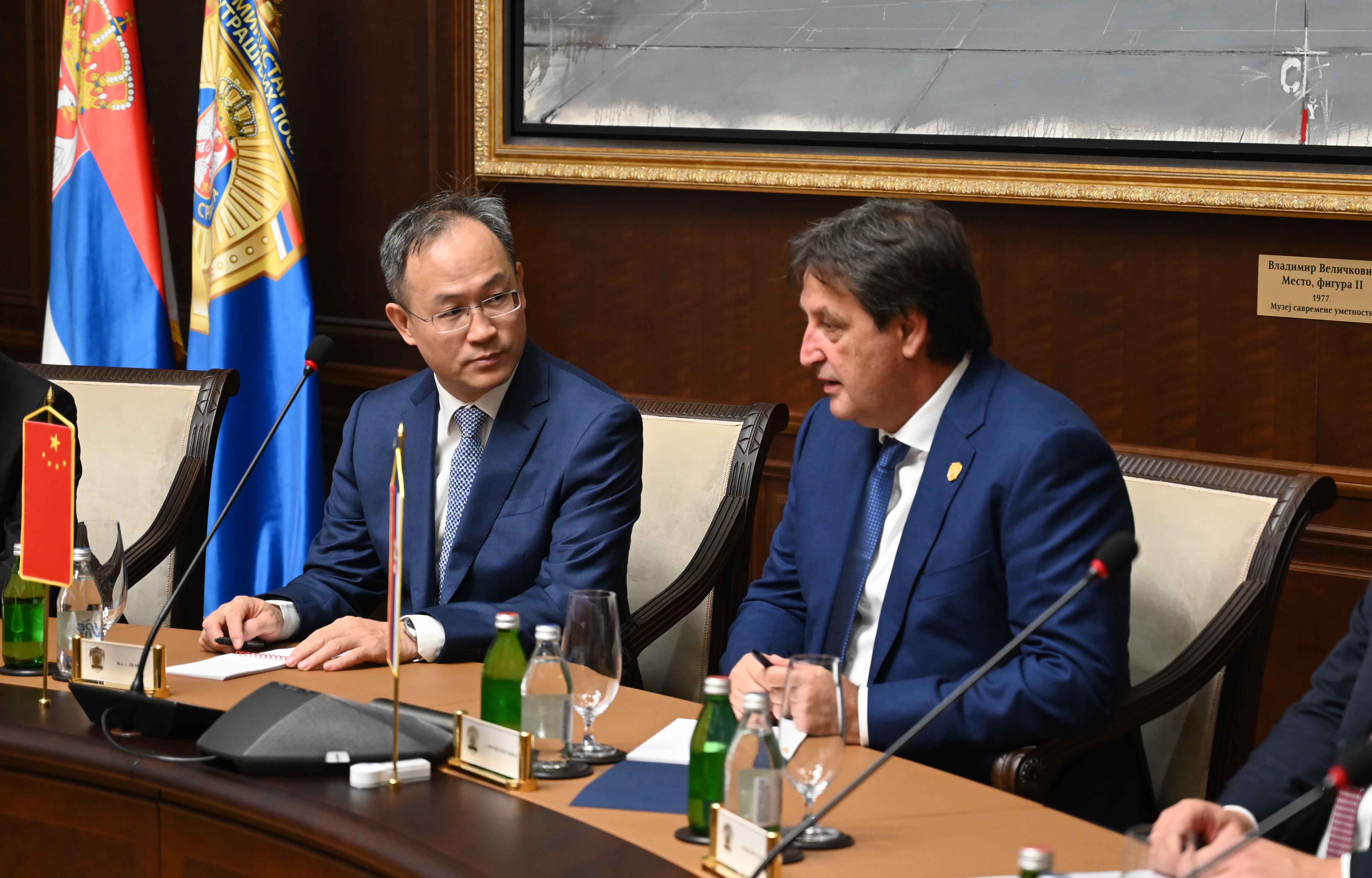 Ministar Gašić razgovarao sa novoimenovanim ambasadorom NR Kine
