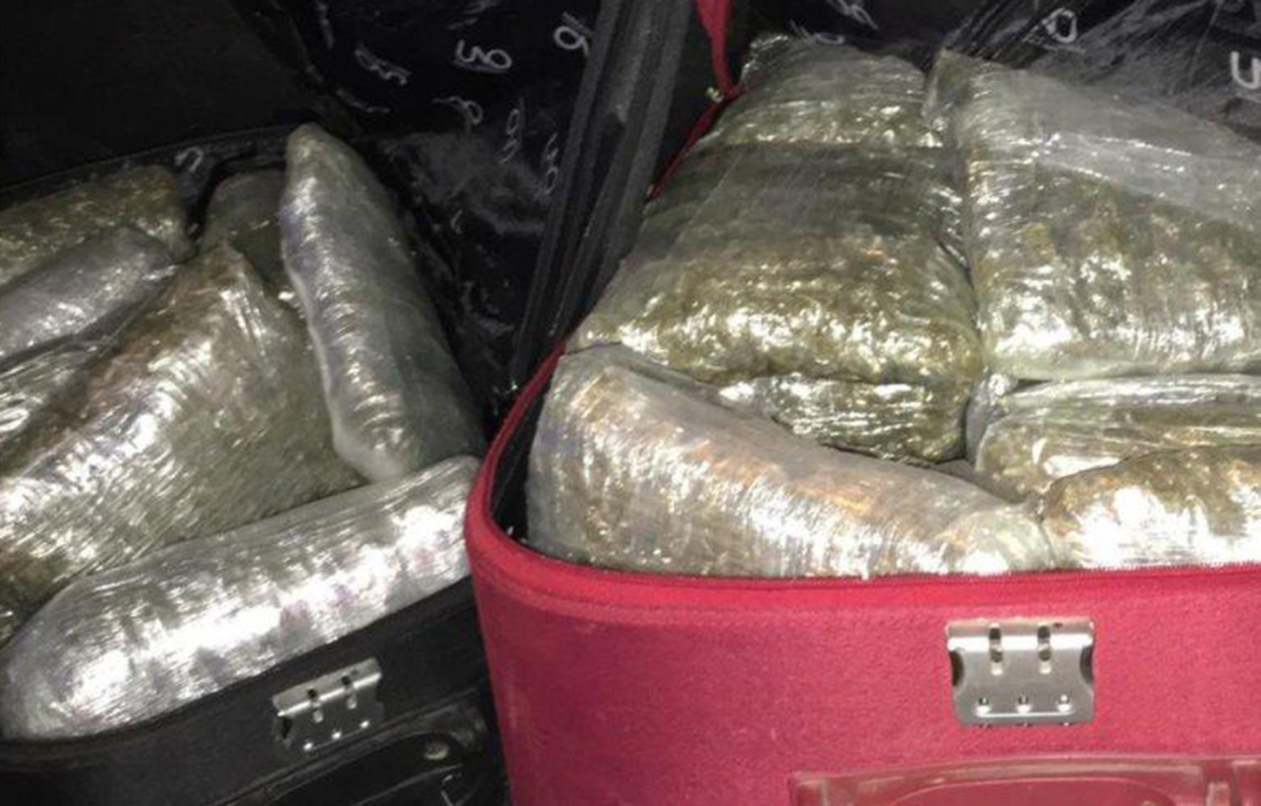 Policija u tri odvojene akcije, zaplenila više od 17 kilograma marihuane, 124 grama kokaina i uhapsila pet osoba