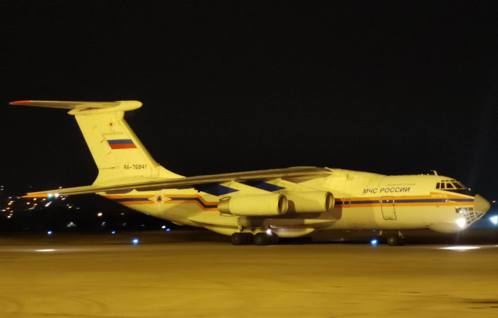 На нишки аеродром „Константин Велики“ вечерас је слетео авион-танкер „иљушин 76“