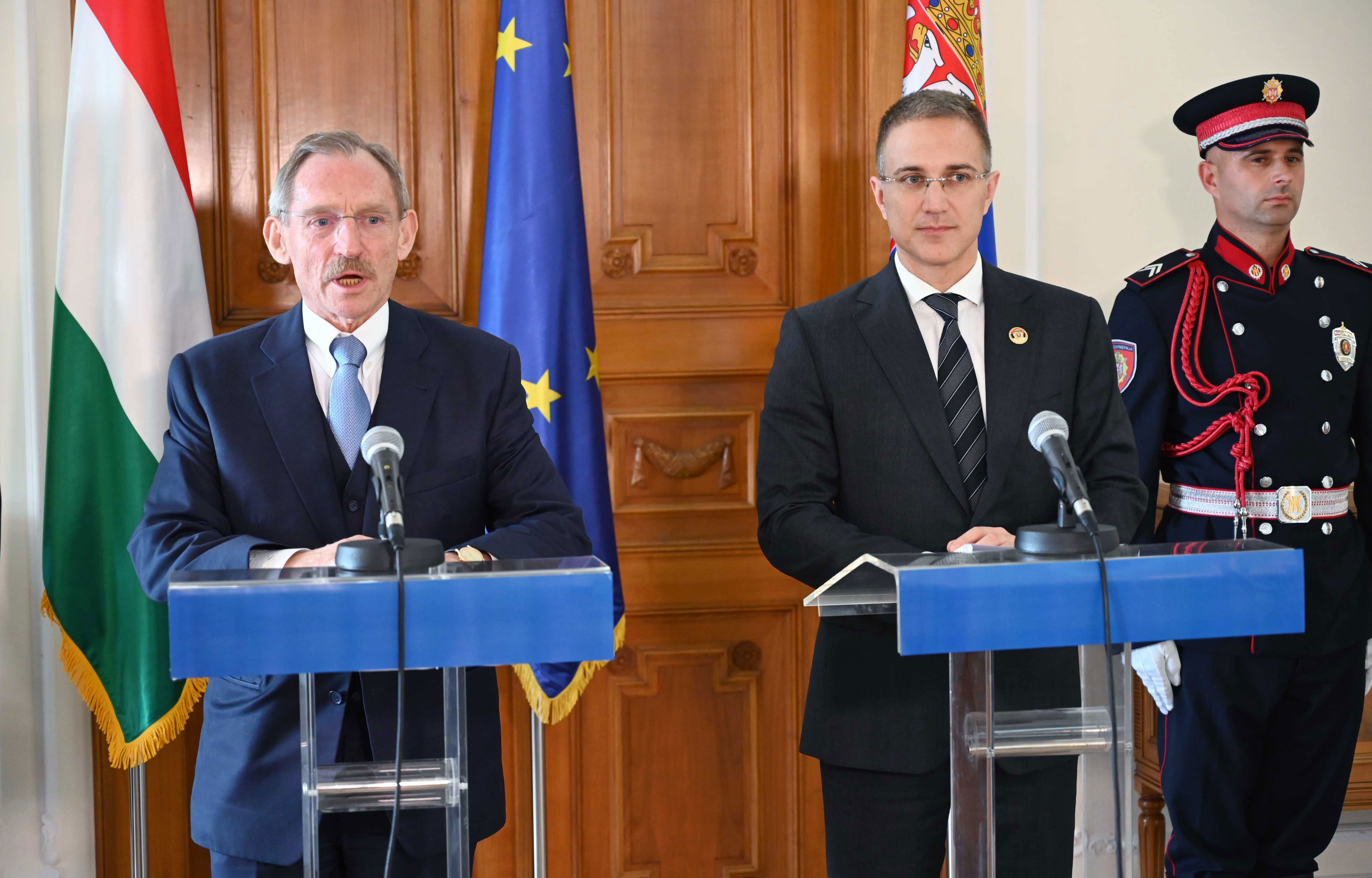 Stefanović i Pinter dogovorili primenu „sistema minimuma granične kontrole“