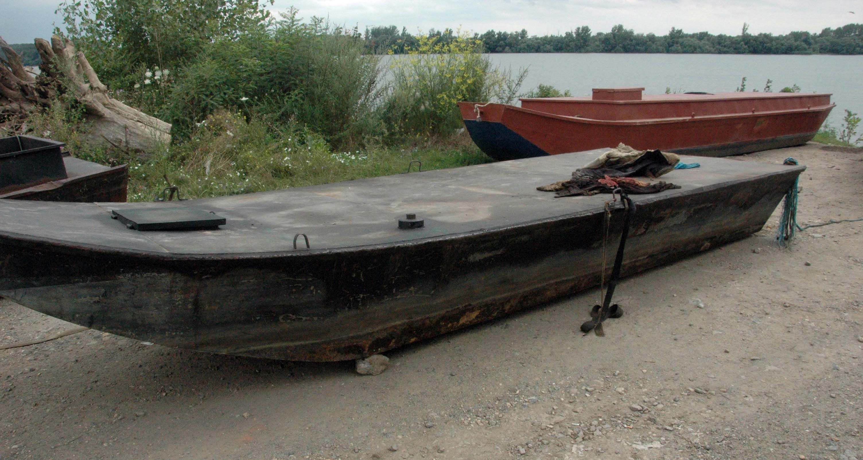 У приобаљу Дунава заплењено шест нерегистрованих специјалних чамаца-танкера