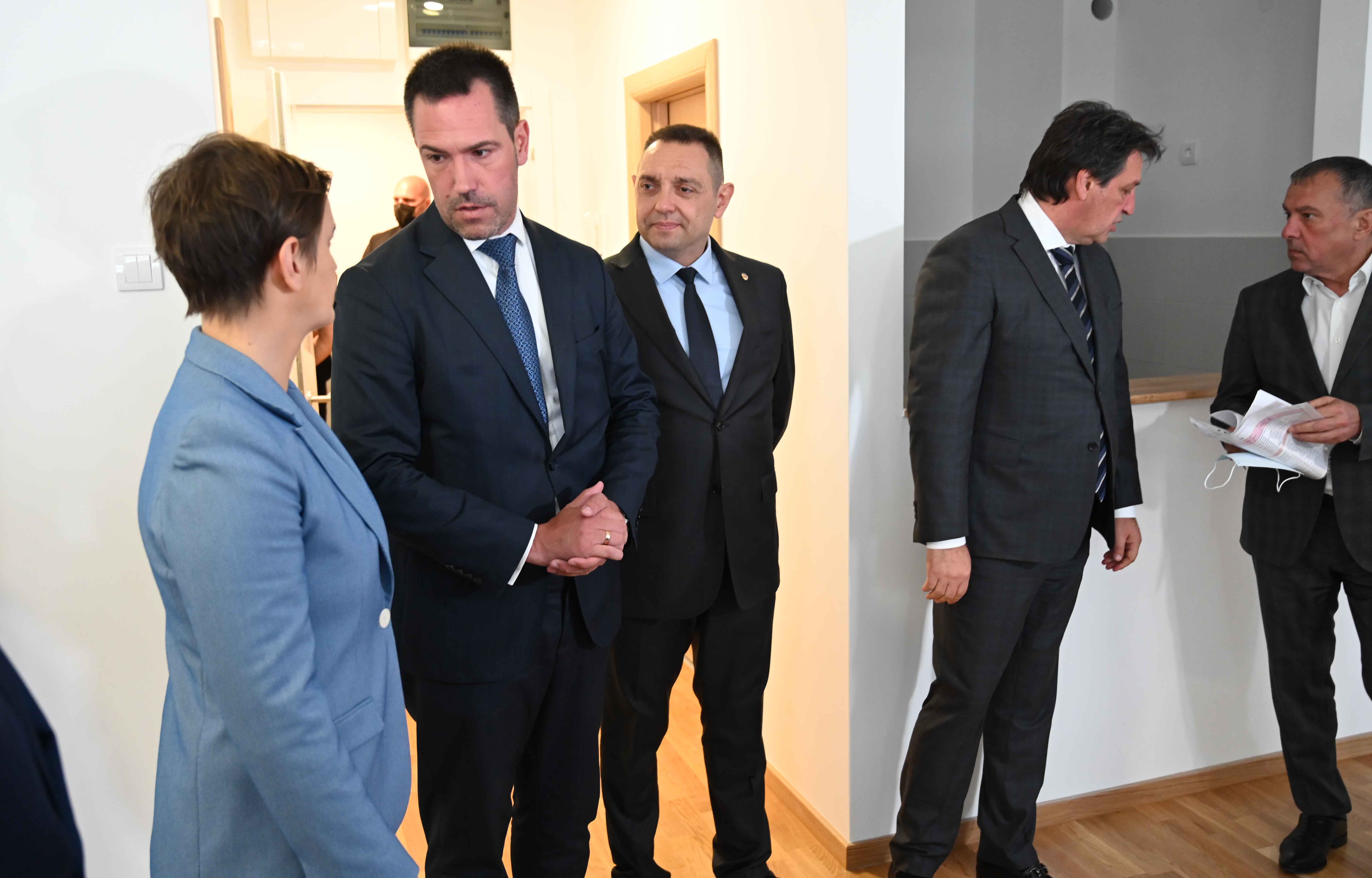 Ministar Vulin: Predsednik Vučić prvi državnik u modernoj istoriji koji se organizovano posvetio pitanju stanova za službe bezbednosti