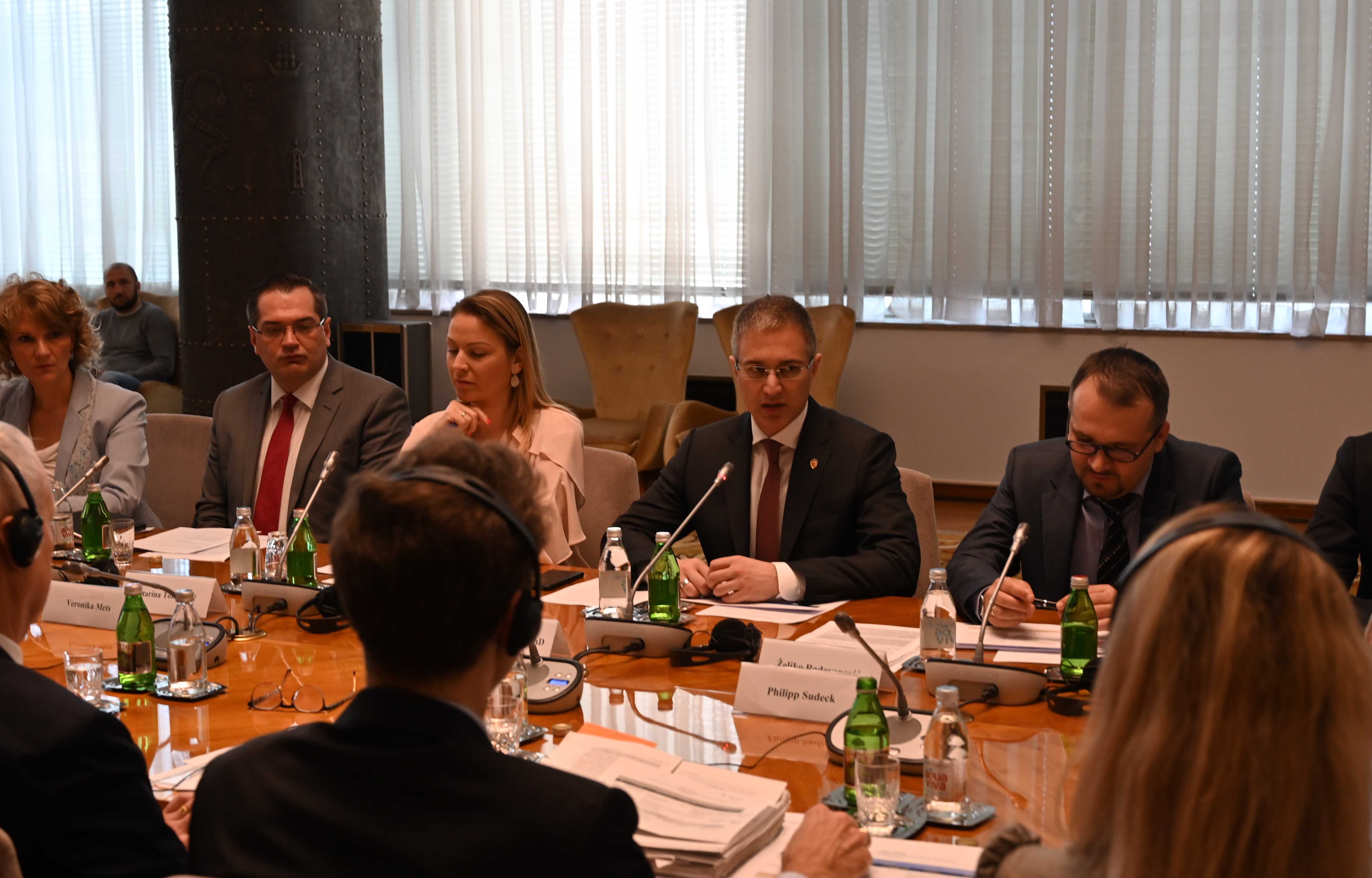 Ministar Stefanović sastao se sa predstavnicima FATF-a
