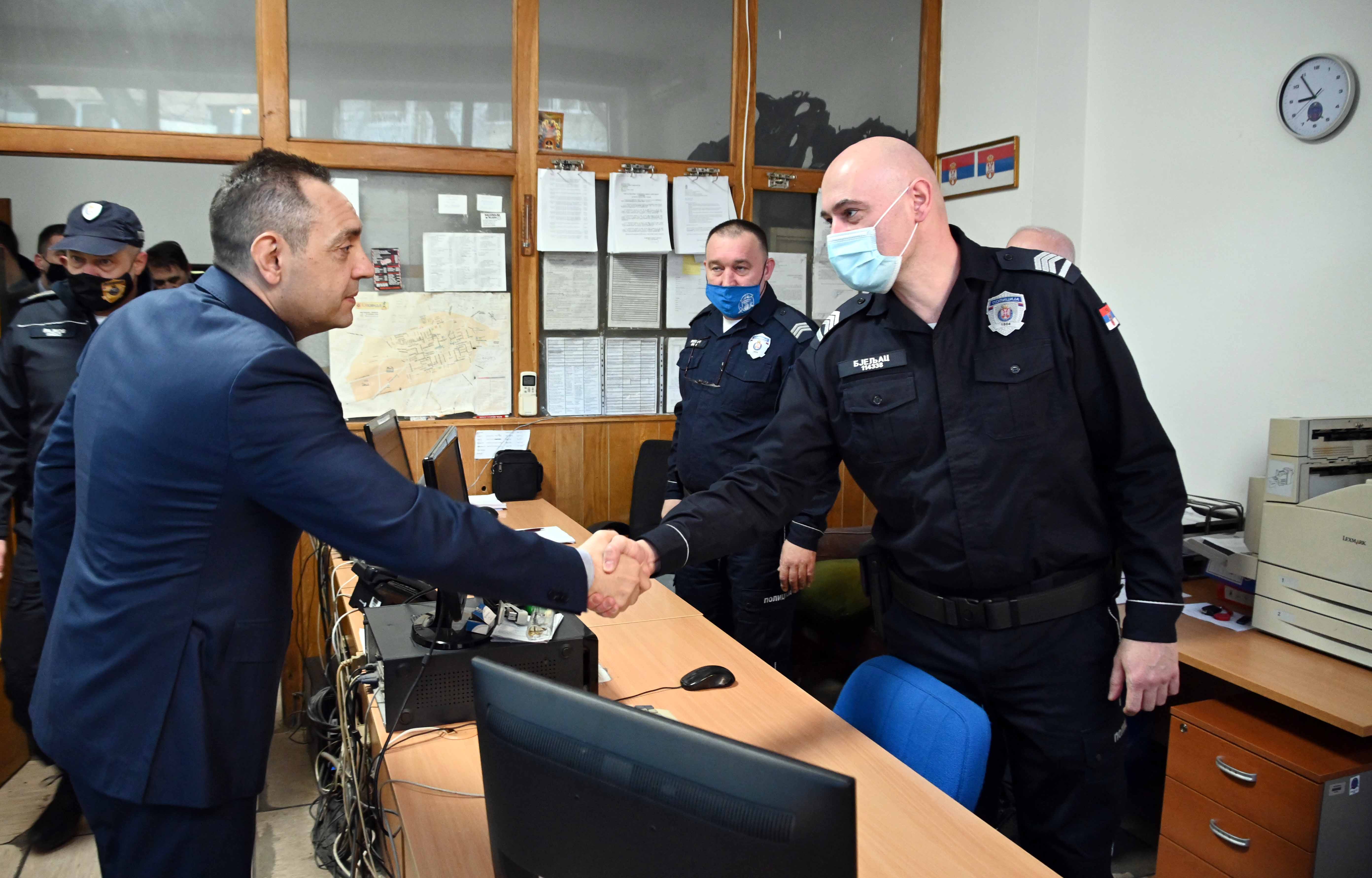 Министар Вулин обишао ПУ Kикинда: За српску полицију не постоји крупан и ситан криминал, хоћу да се обични људи осећају сигурно