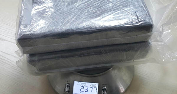 Заплењено 2,37 килограма прашкасте материје за коју се сумња да је опојна дрога кокаин