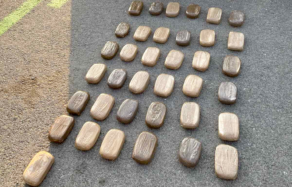 Пронађено 37 пакета са око 20 килограма прашкасте материје браон боје за коју се сумња да је опојна дрога хероин