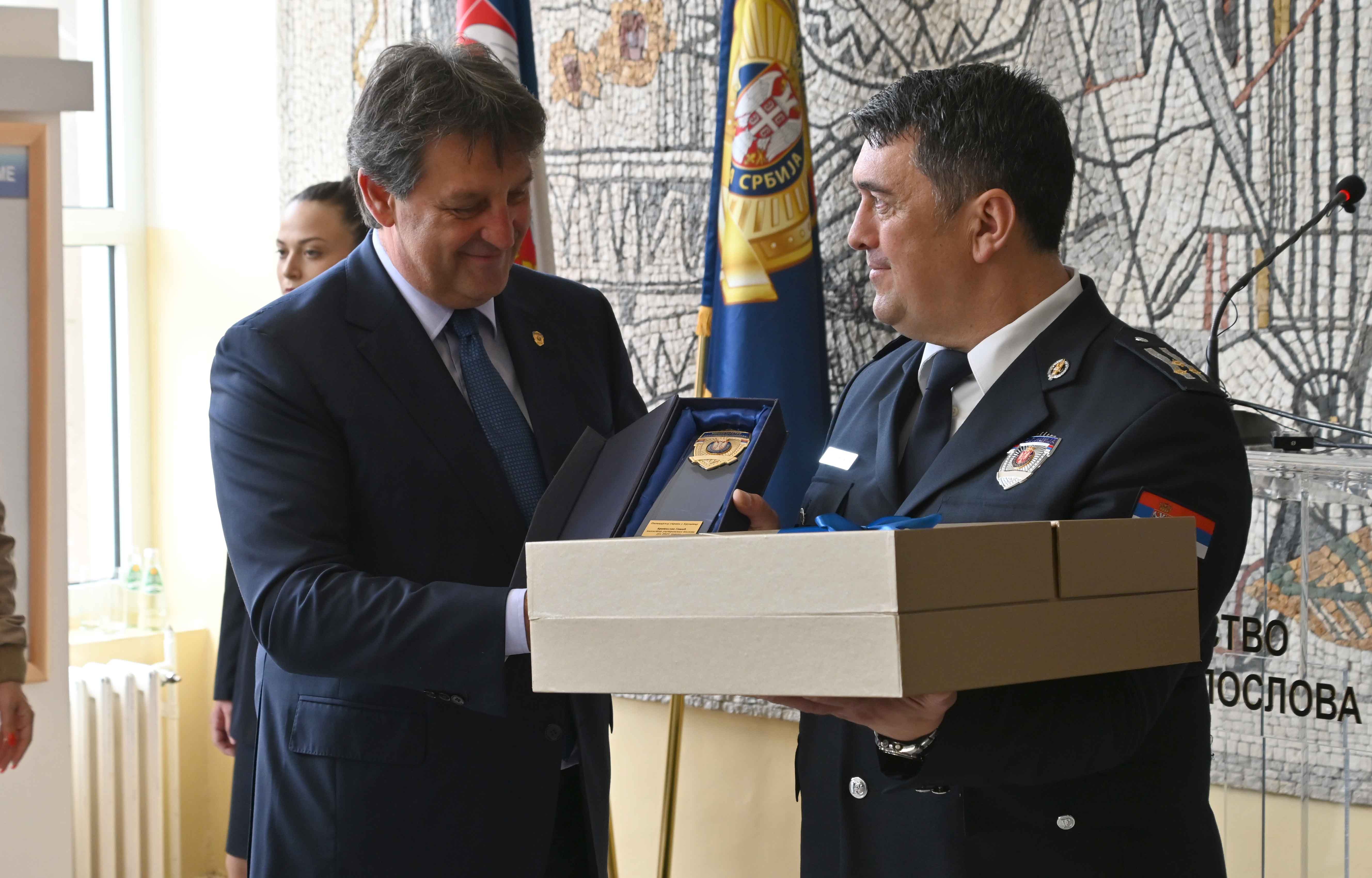 Министар Братислав Гашић отворио у седишту Полицијске управе у Крушевцу изложбу под називом „Полиција кроз време“