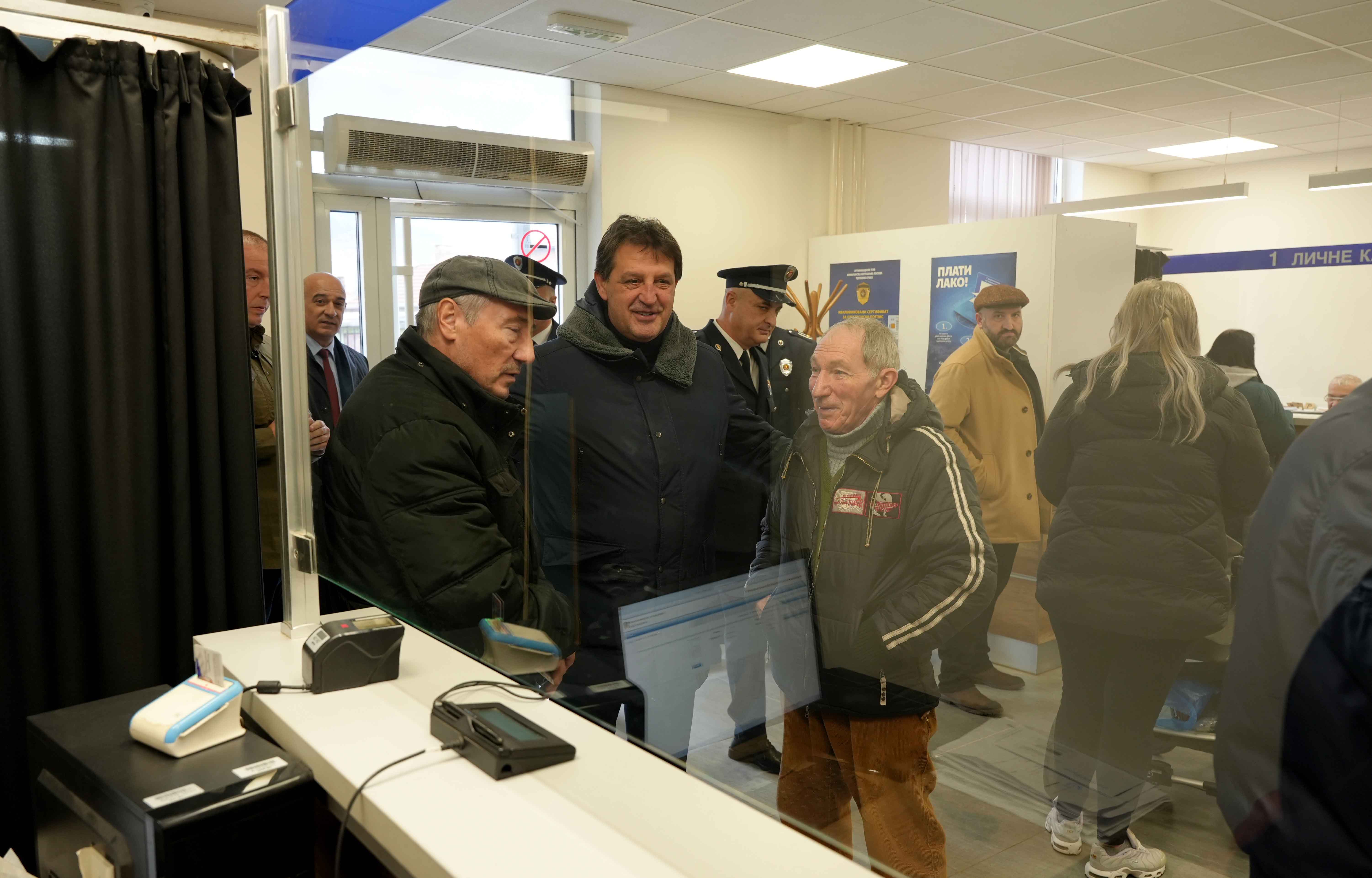 Министар унутрашњих послова Братислав Гашић обишао завршне радове на објекту Ватрогасно-спасилачког одељења у Алексинцу