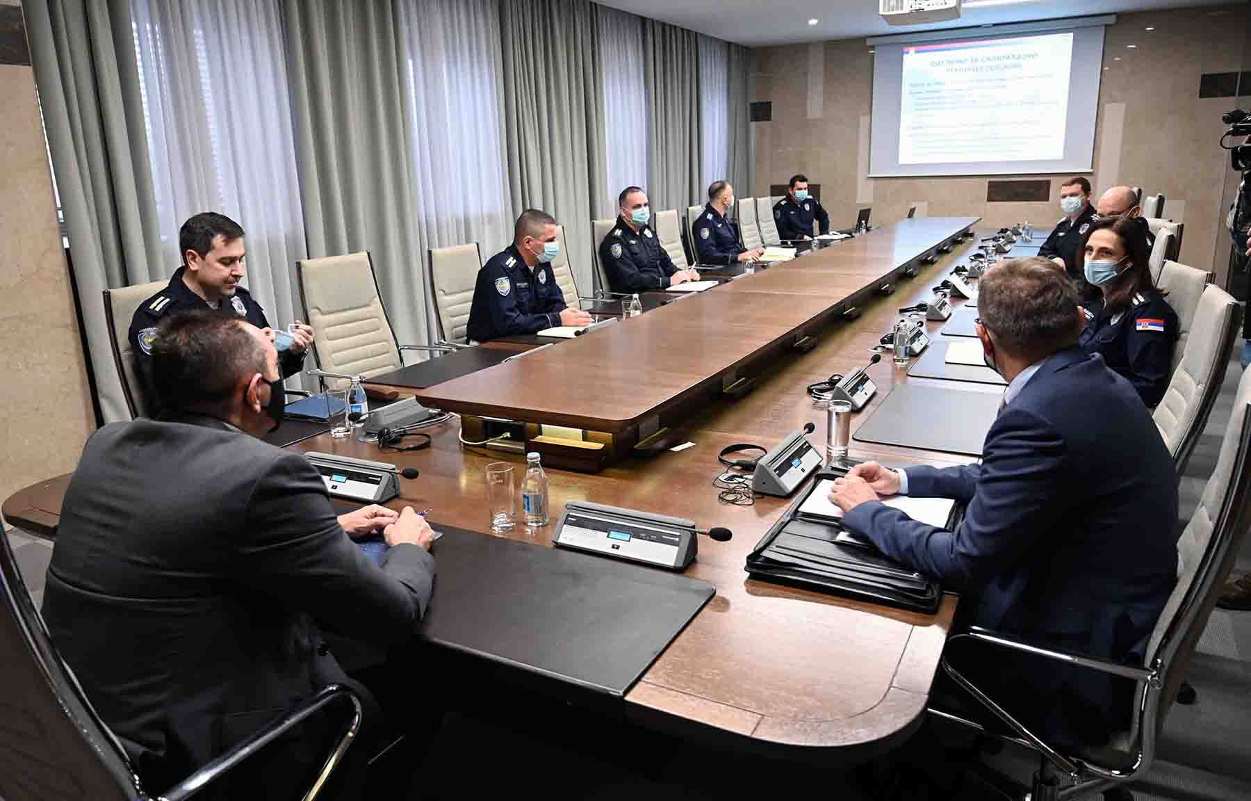 Ministar Vulin održao sastanak sa načelnikom i rukovodiocima Uprave saobraćajne policije