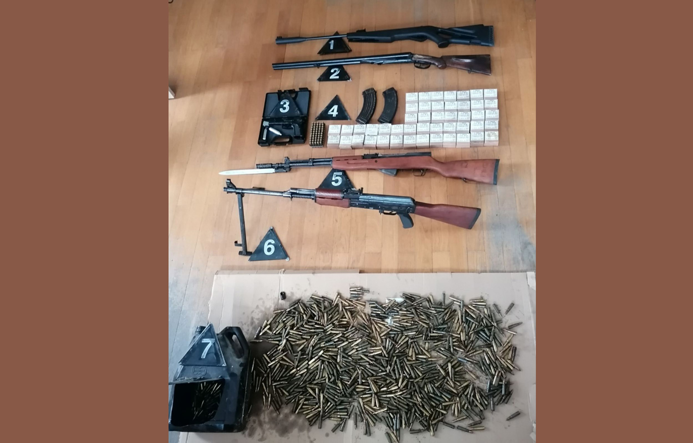 Zaplenjen puškomitralјez, razno oružje i municija u nelegalnom posedu