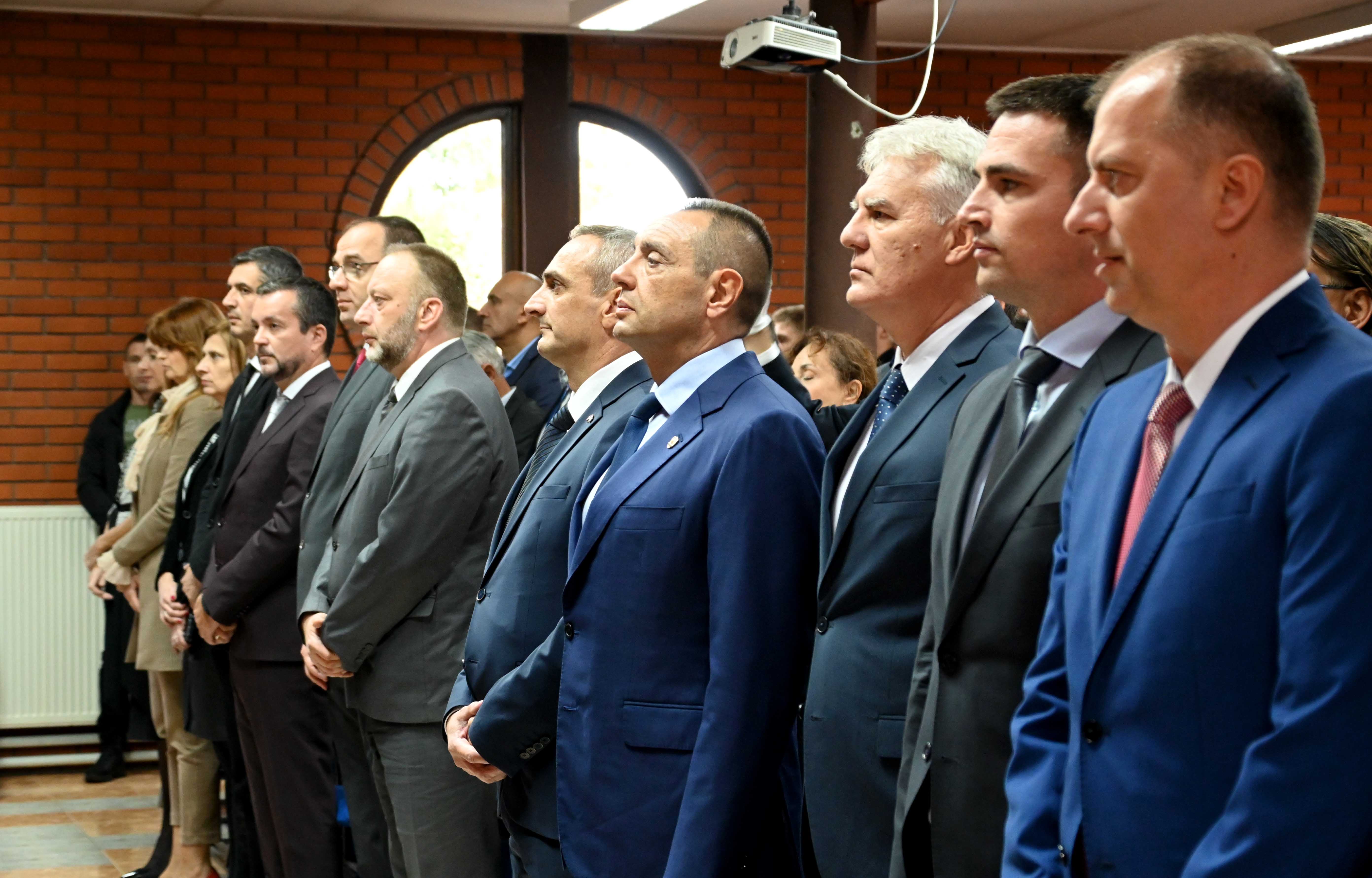 Ministar unutrašnjih poslova Aleksandar Vulin novim studentima KPU: Ako možete Srbiju da volite više od sebe, onda ćete trajati