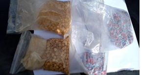 Zaplenjeno oko 10.000 tableta sintetičke droge ekstazi i uhapšene dve osobe