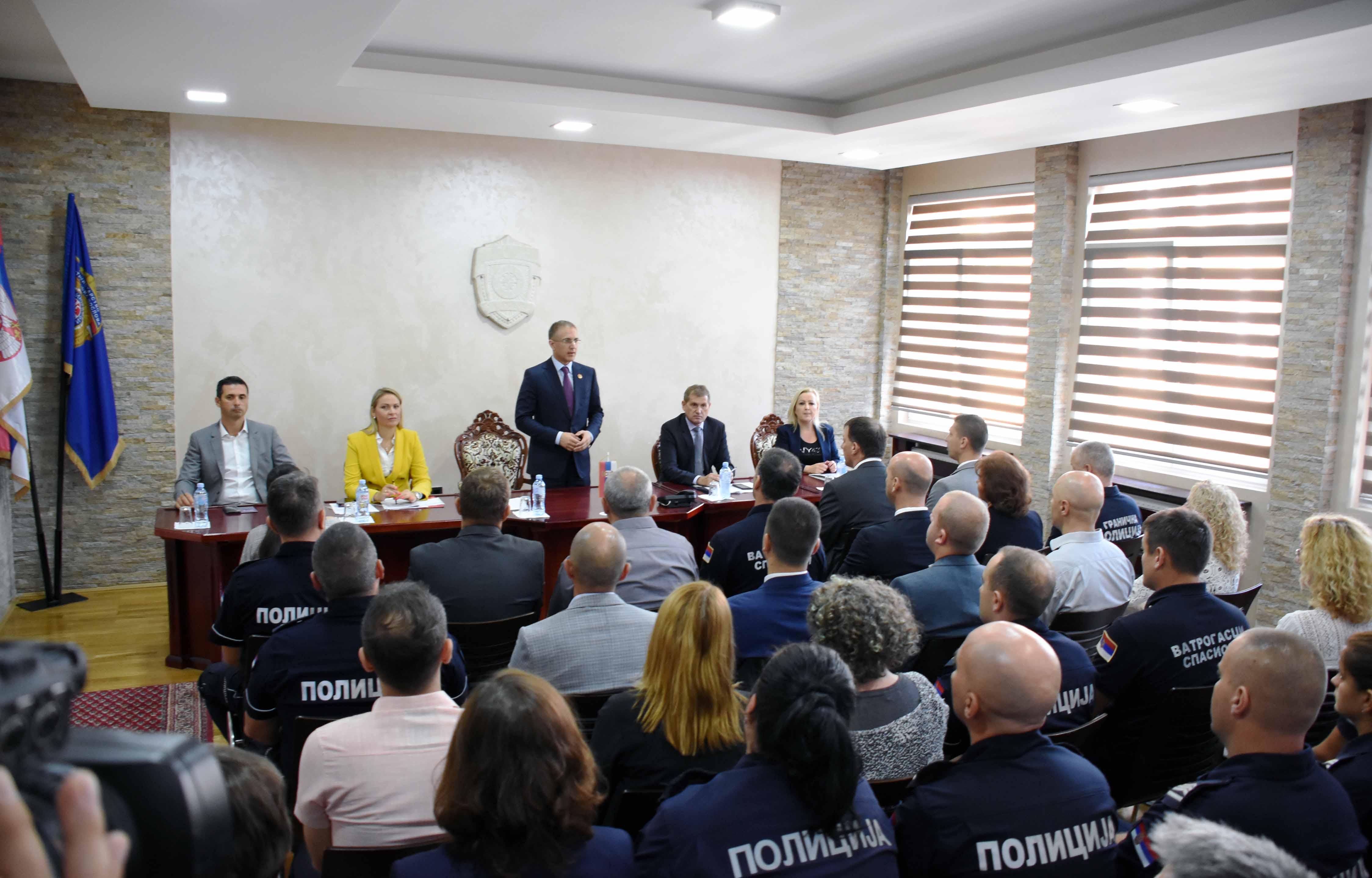 Ministar Stefanović obišao Policijsku upravu u Zaječaru
