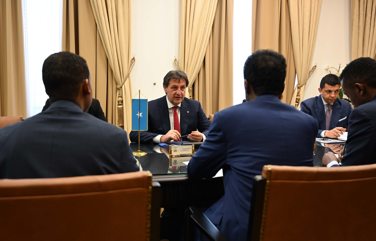Министри Гашић и Али разговарали о унапређењу сарадње Србије и Сомалије