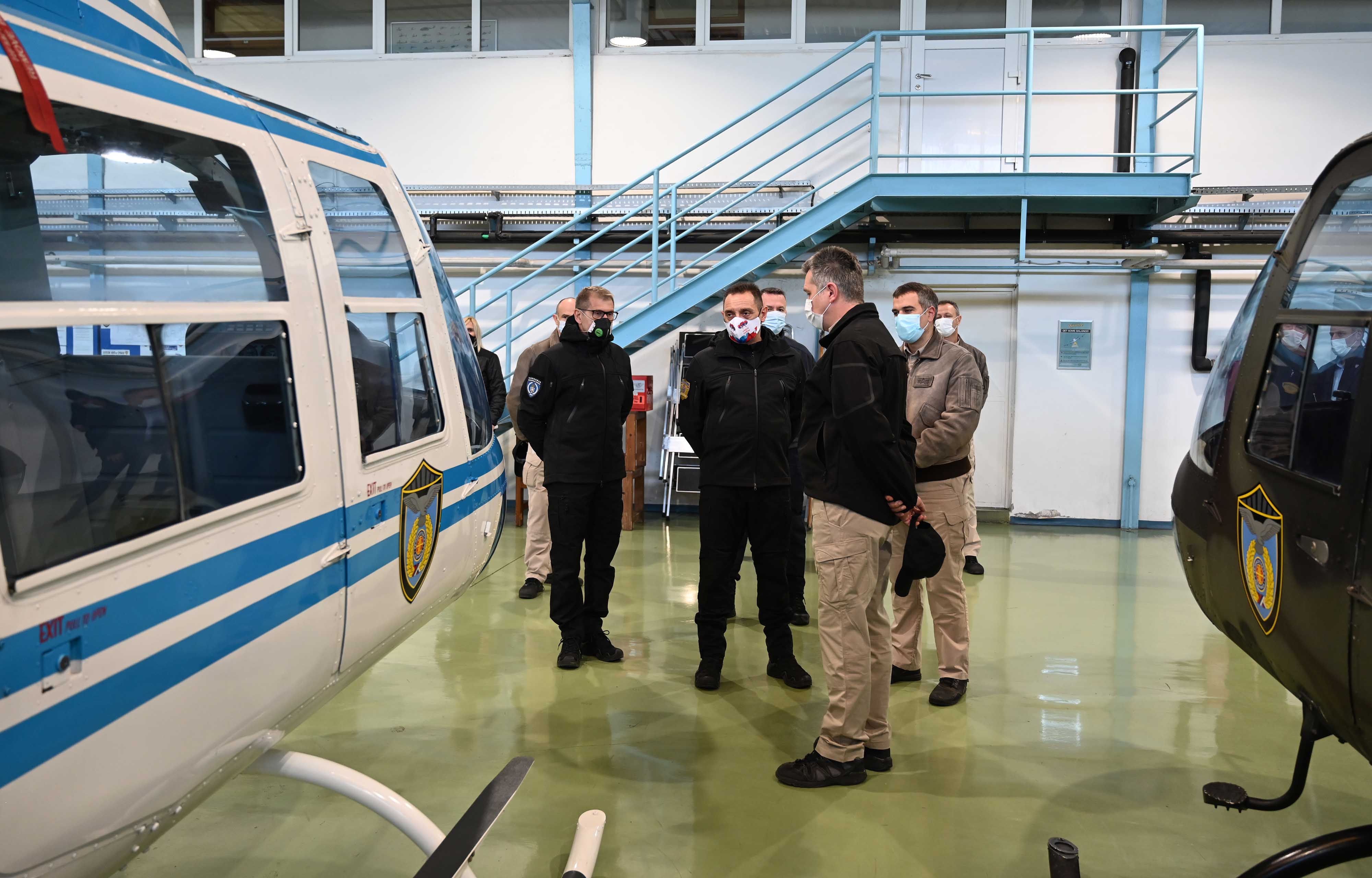   Министар унутрашњих послова Републике Србије Александар Вулин обишао  припаднике Хеликоптерске јединице МУП-а