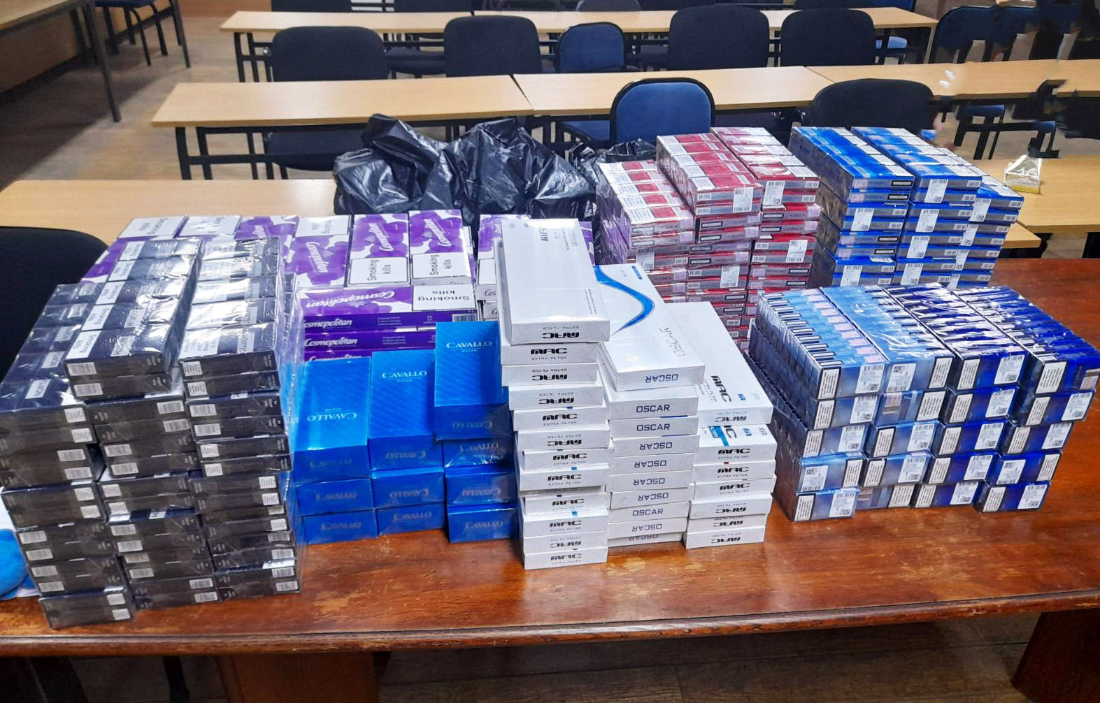 На граничном прелазу Шид пронађено 1.678 паклица цигарета без акцизних маркица у вредности од око 638.000 динара