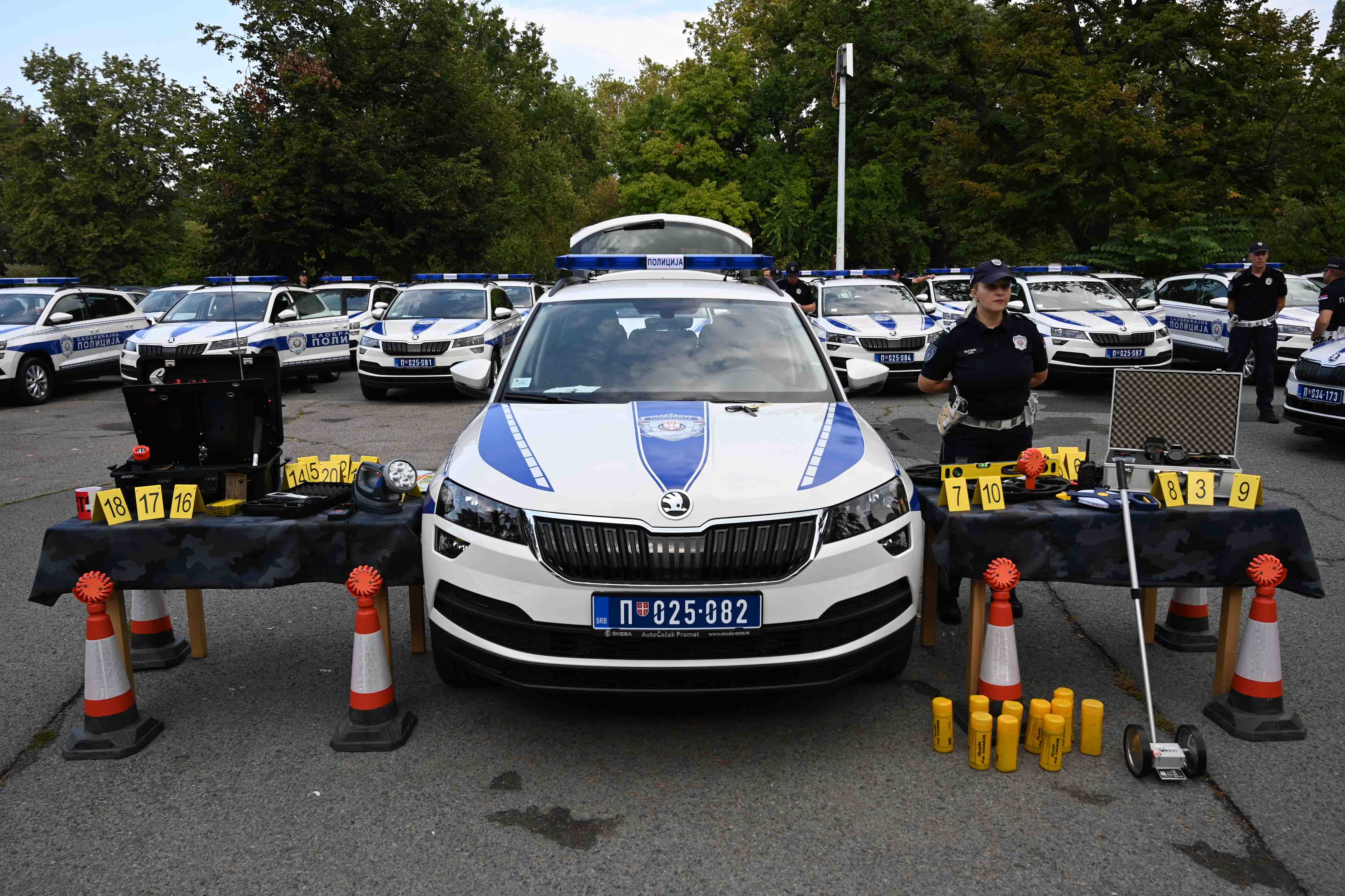 Ministar Stefanović prisustvovao dodeli 47 patrolnih vozila pripadnicima Uprave saobraćajne policije