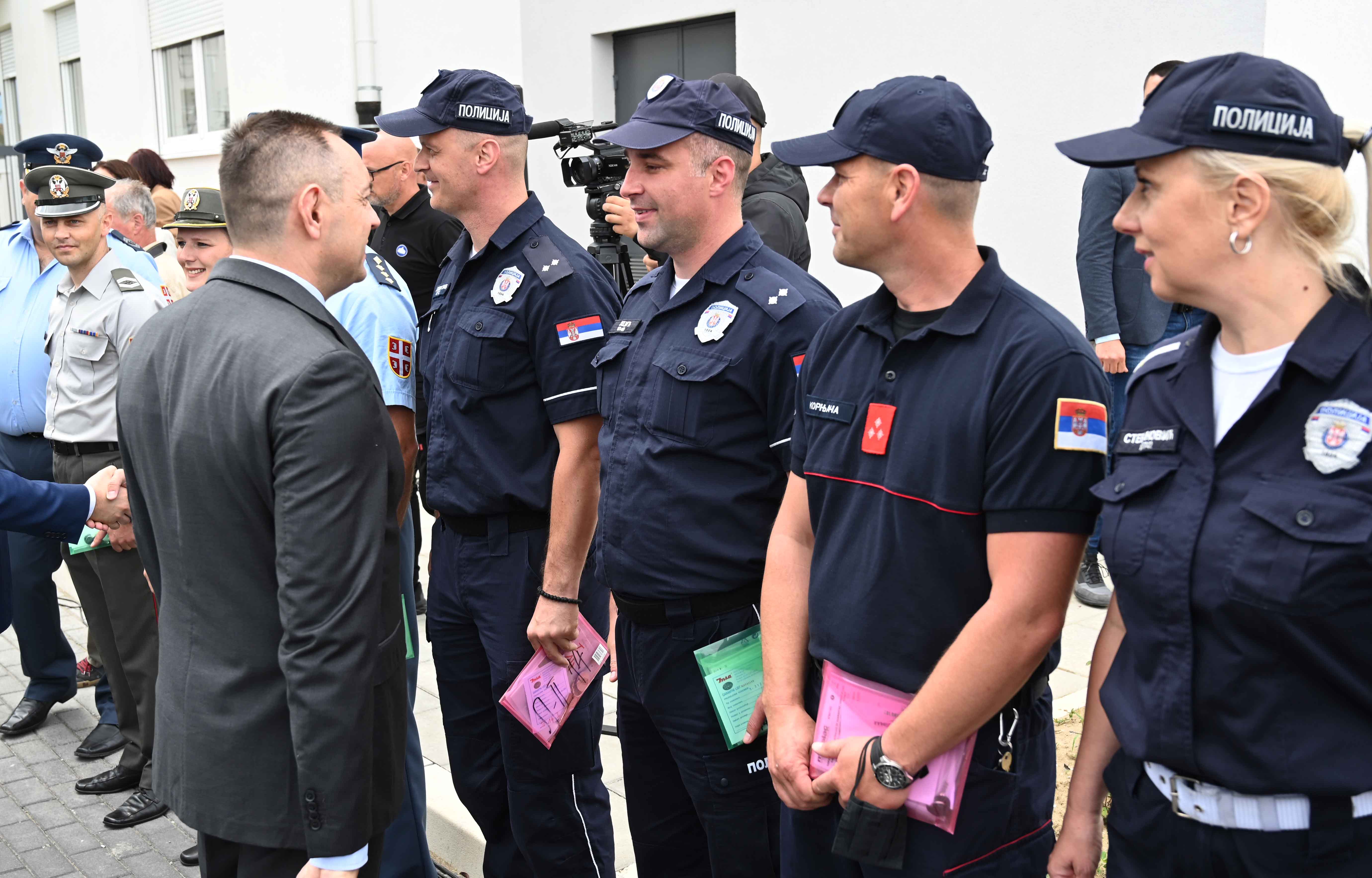 Ministar Vulin: Predsednik Vučić prvi državnik u modernoj istoriji koji se organizovano posvetio pitanju stanova za službe bezbednosti