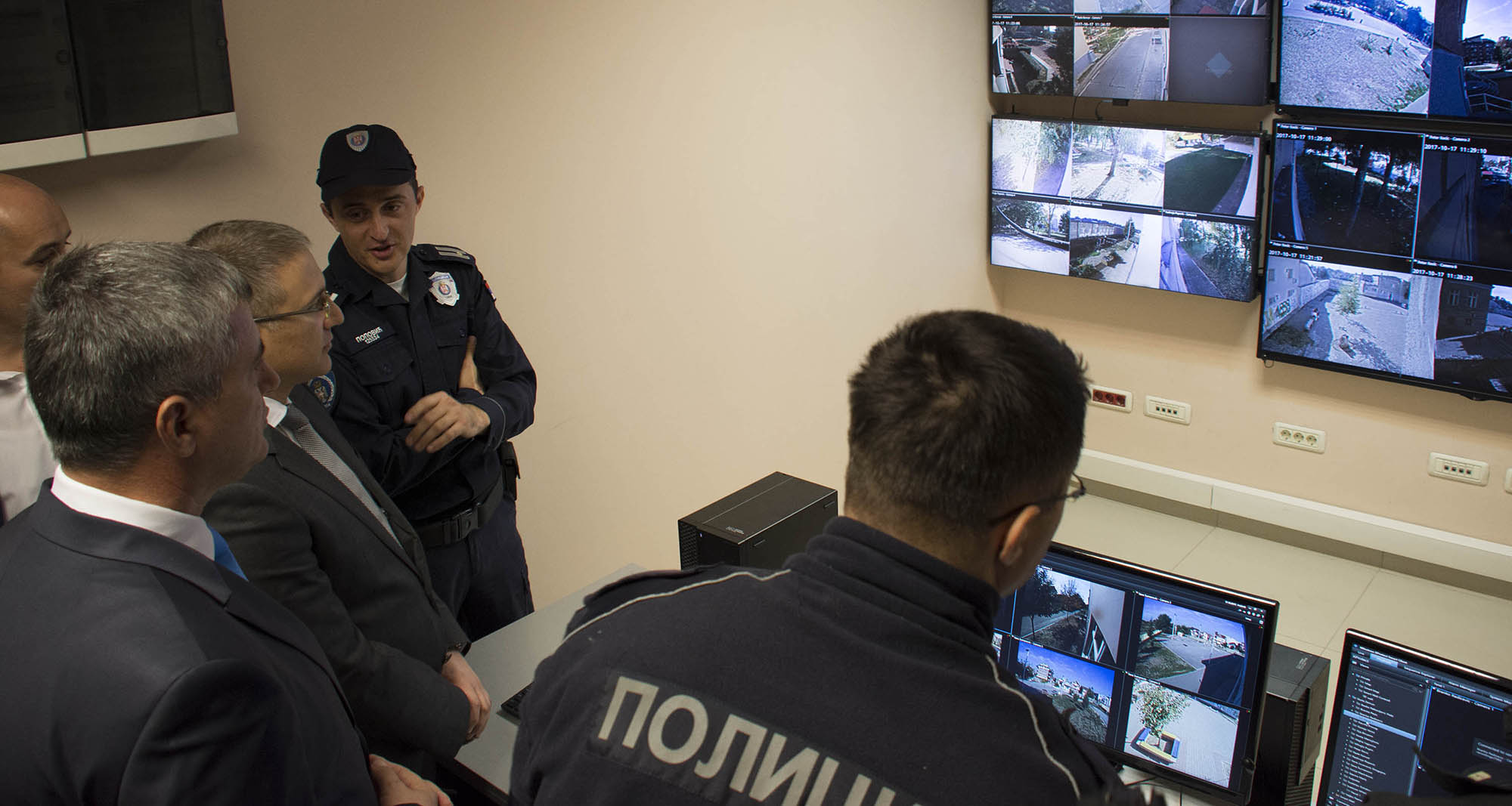 Počeo sa radom monitoring centar u PS Zemun, kojim je umrežen video nadzor osnovnih škola