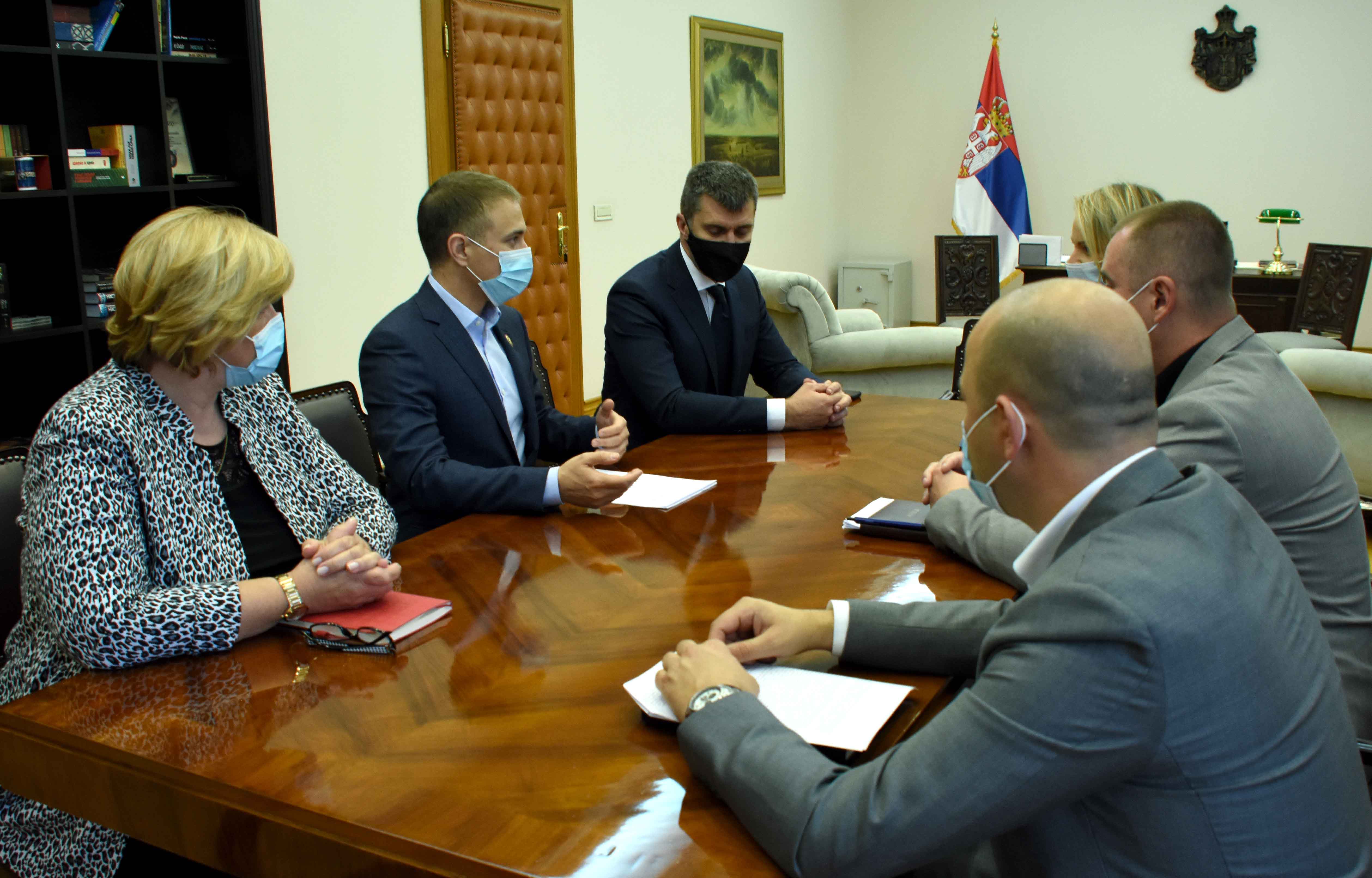 	Ministar Stefanović razgovarao sa ministrom Zoranom Đorđevićem i predstavnicima Nezavisnog sindikata policije
