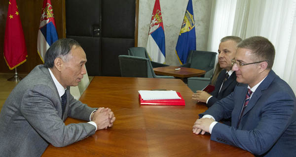  Стефановић и амбасадор Ли Манчанг разговарали о сарадњи у области унутрашњих послова