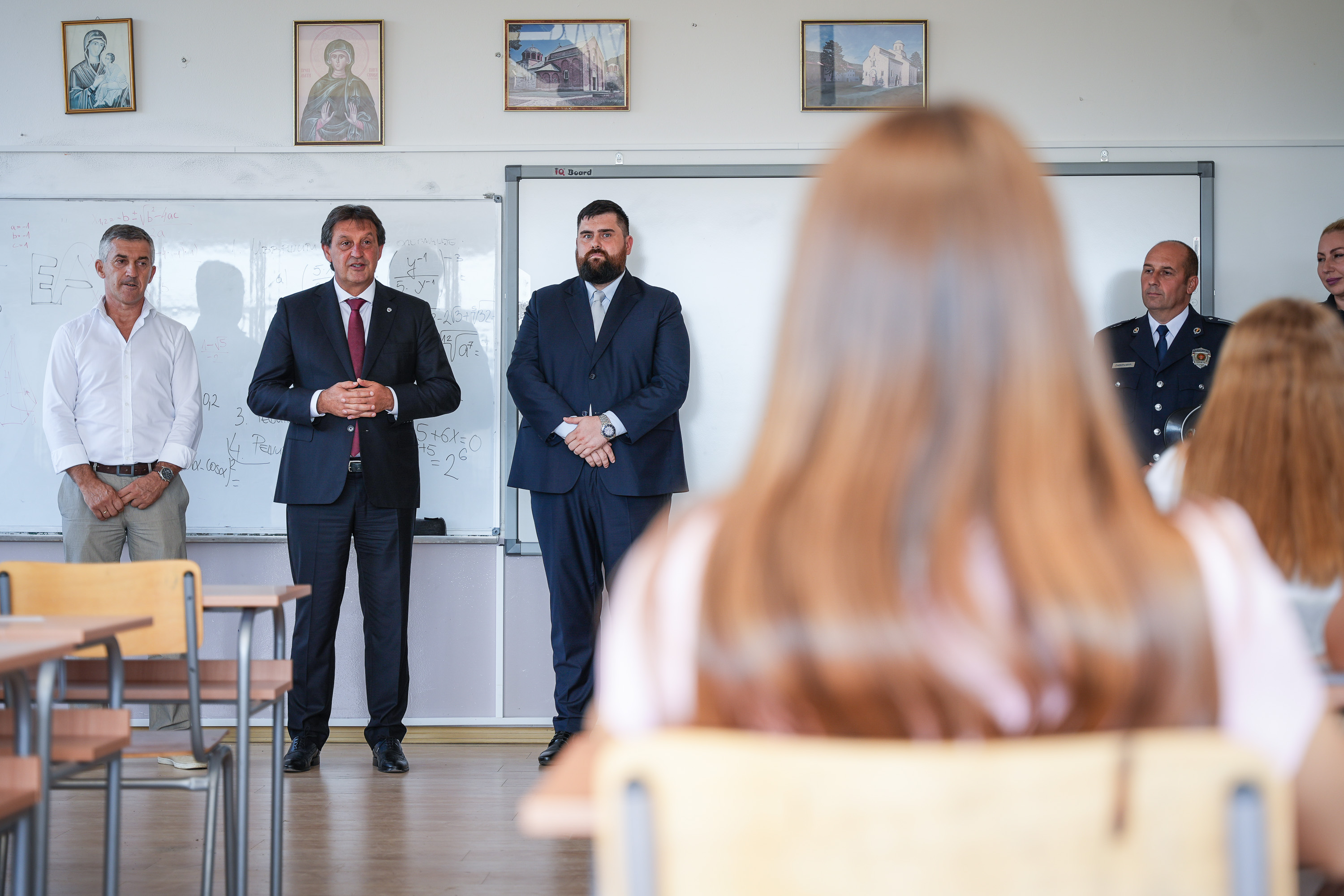 Ministar Gašić  poželeo učenicima srećan i bezbedan početak školske godine