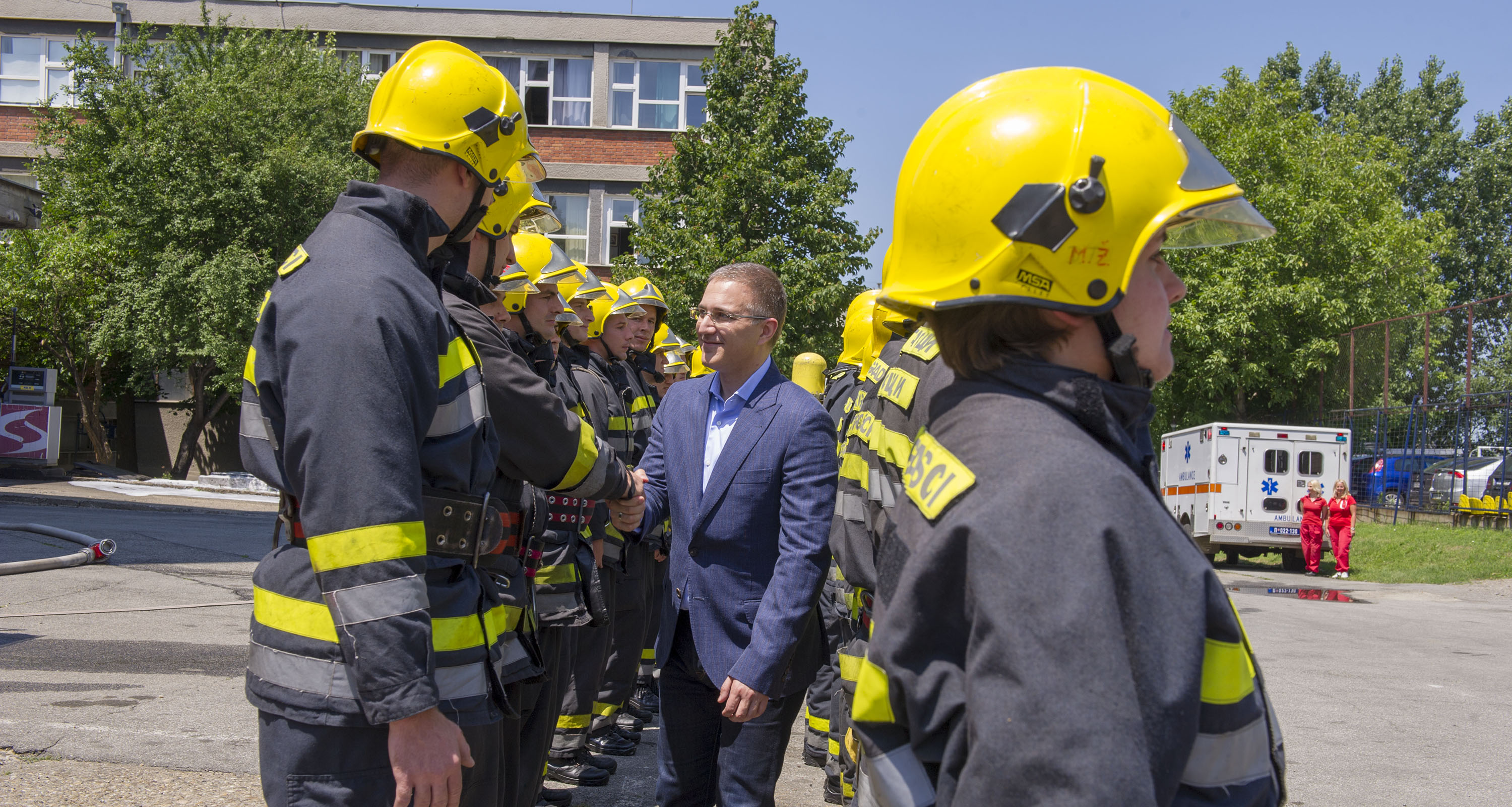 Стефановић: Ове године нова возила и радне и заштитне униформе за ватрогасце