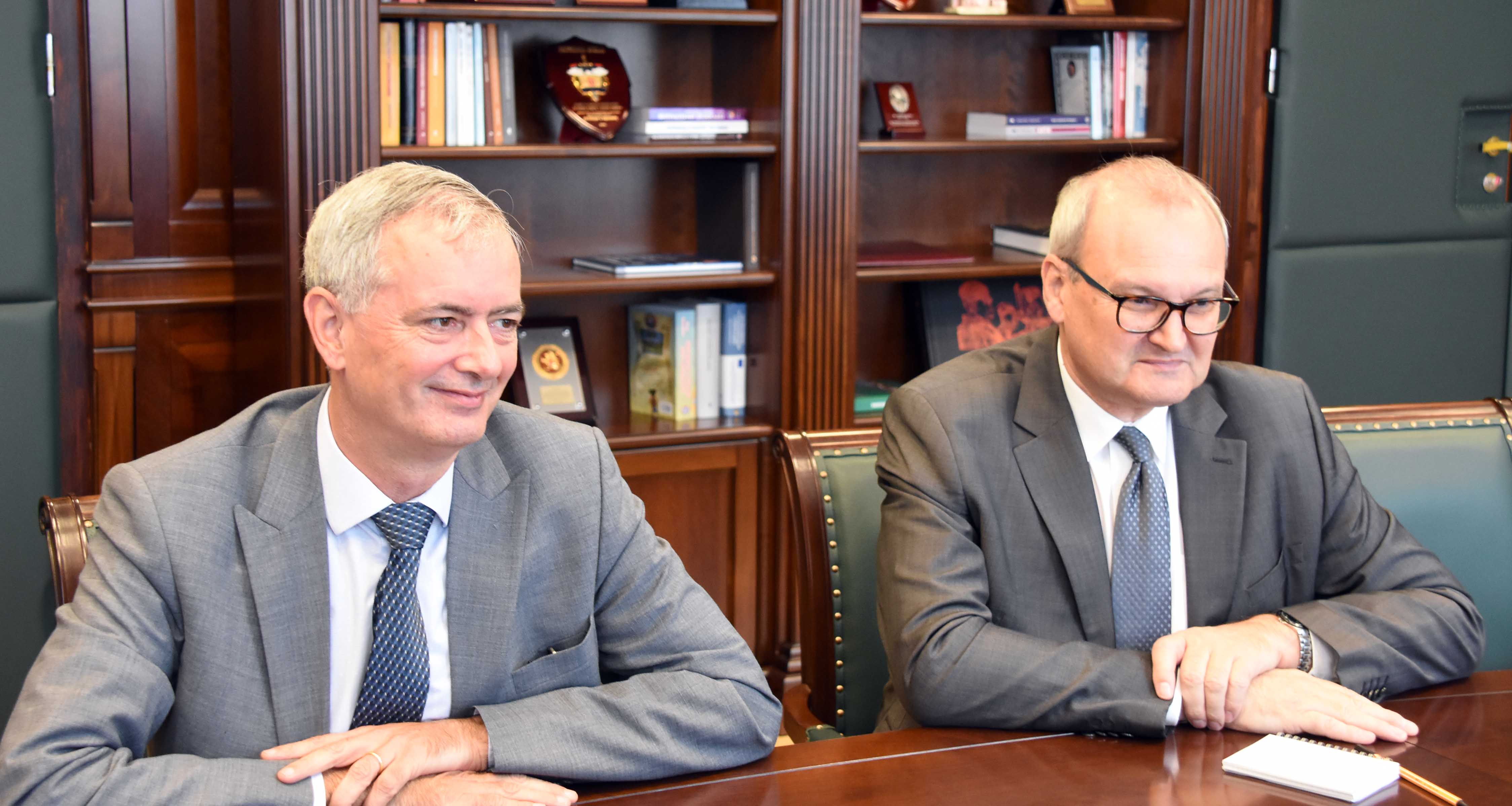      Stefanović i Adam izrazili zadovoljstvo postignutim nivoom dosadašnje policijske saradnje dve zemlje