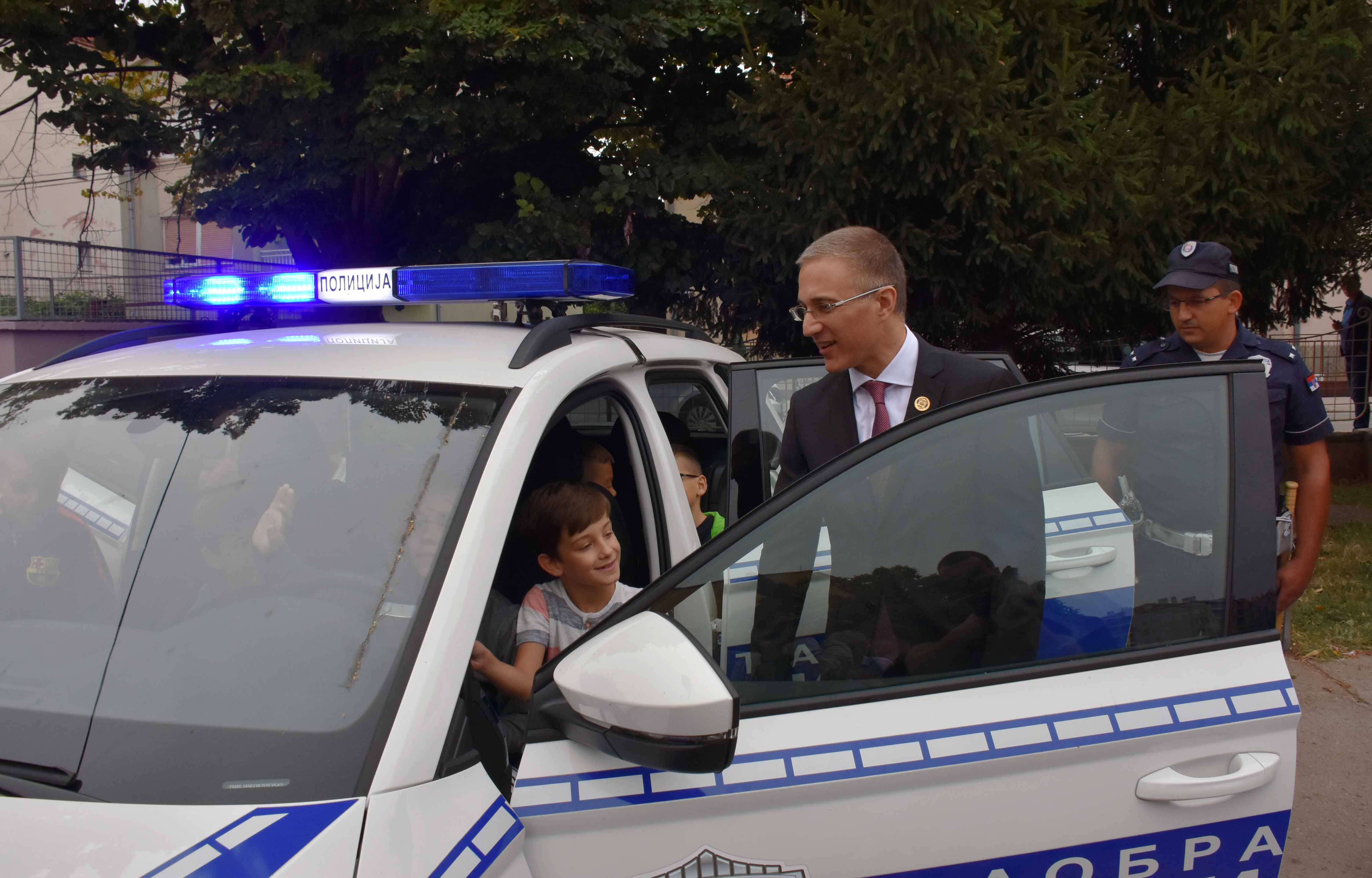 Ministar Stefanović apelovao na vozače da i dalјe budu oprezni i pažlјivi kako bi naša deca bila bezbedna