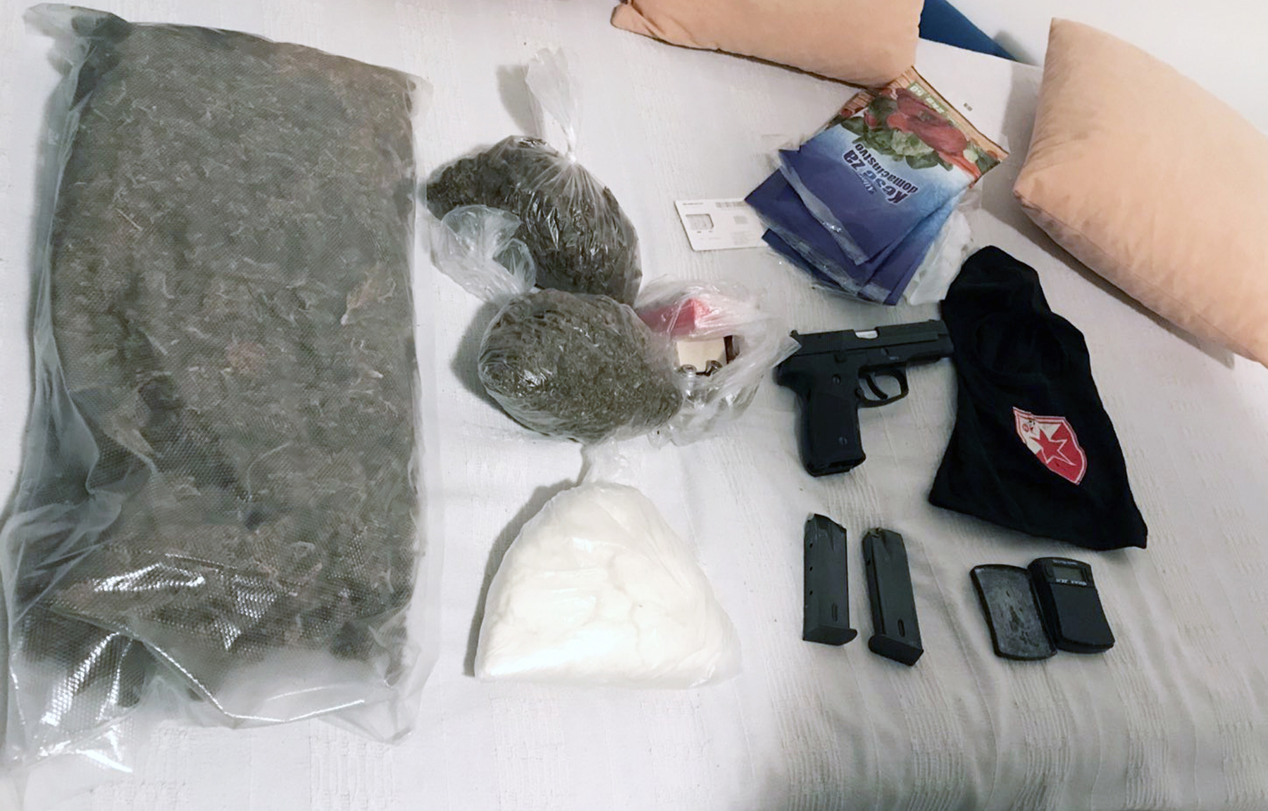 Kod osumnjičenog pronađeno 1,2 kilograma marihuane i kilogram amfetamina, pištolj i municija