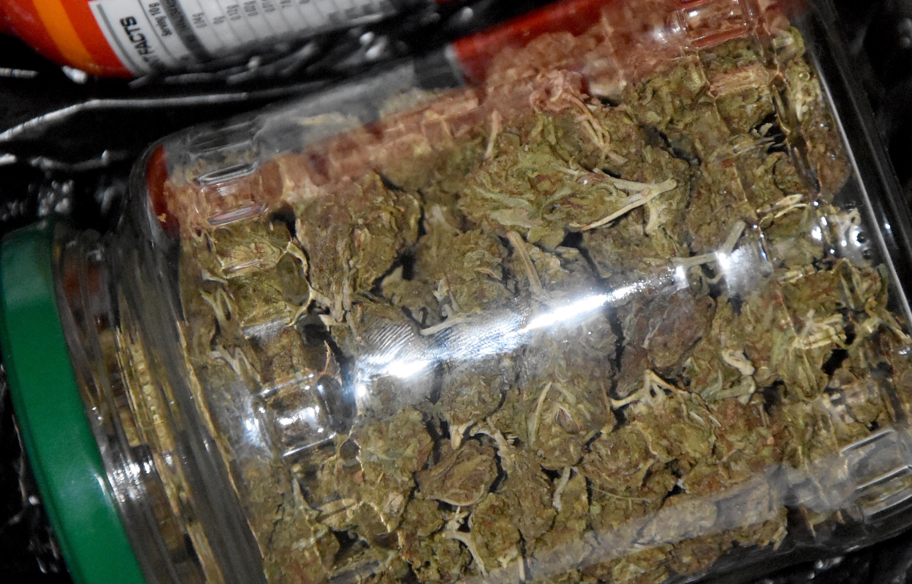 Zaplenjeno oko 3,5 kilograma marihuane, uhapšen osumnjičeni