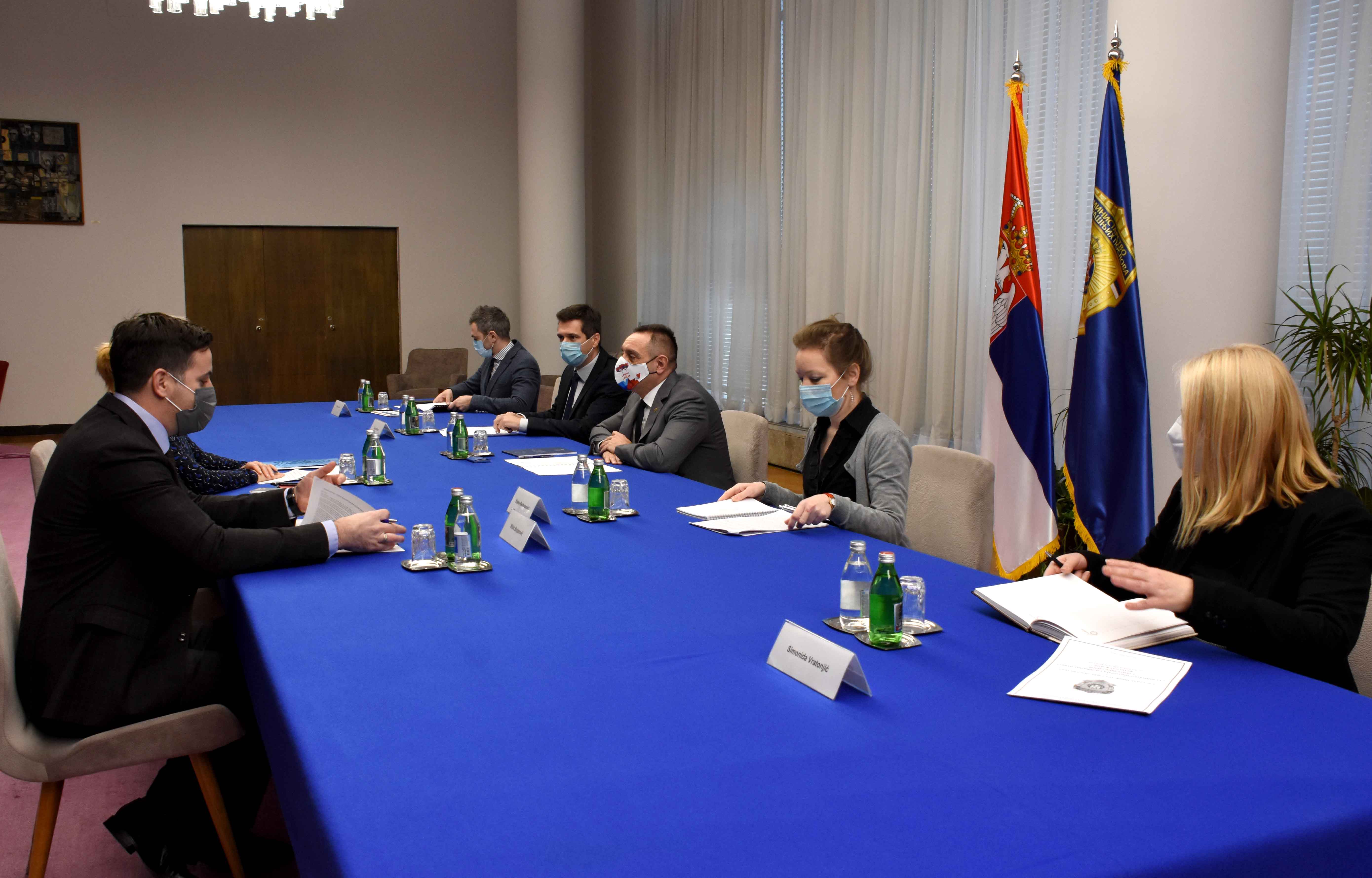 Министар Вулин разговарао са сталним координатором УН у Србији