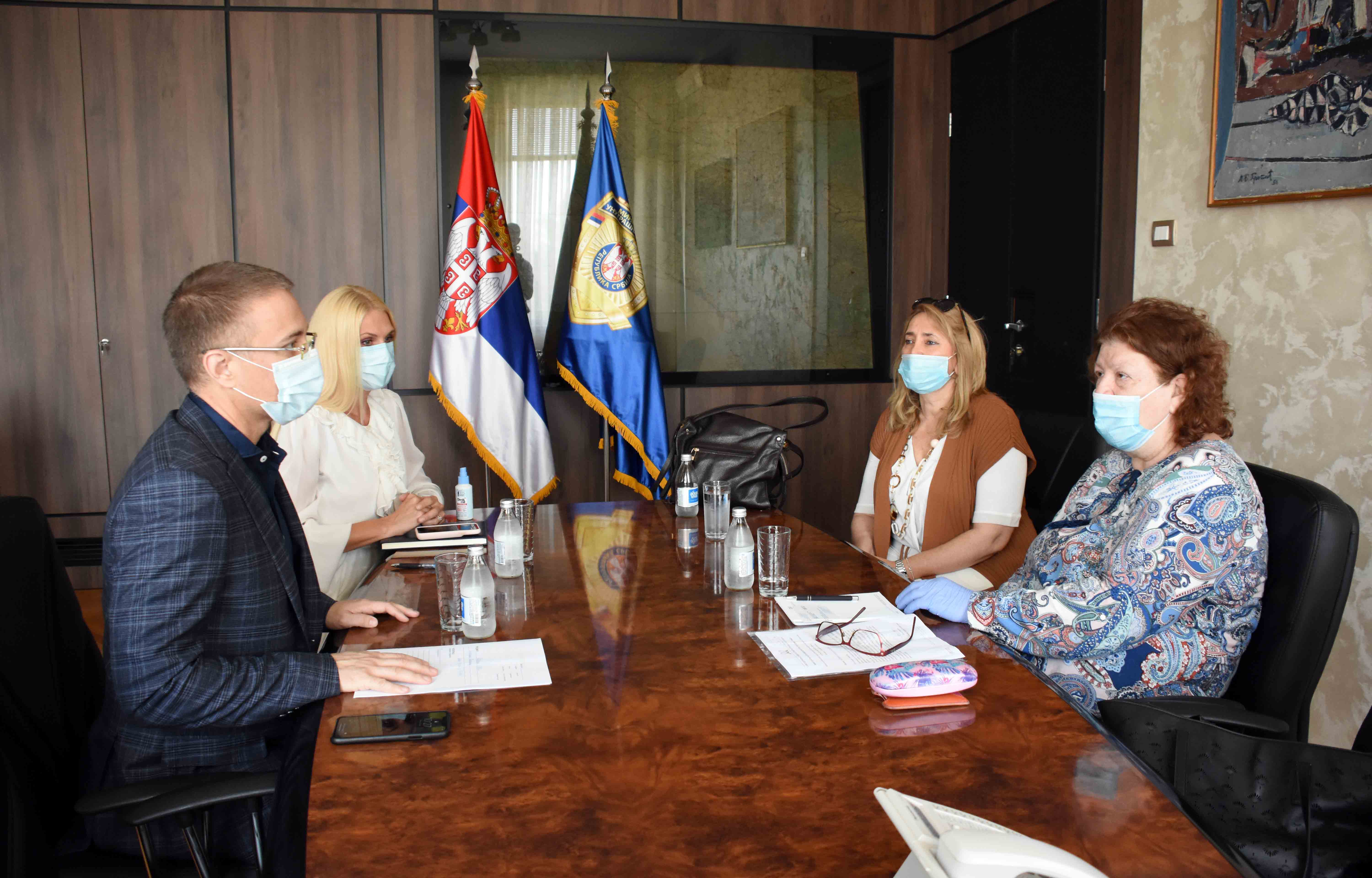 Ministar Stefanović razgovarao  sa predstavnicama Saveza udruženja Srbije za pomoć osobama sa autizmom
